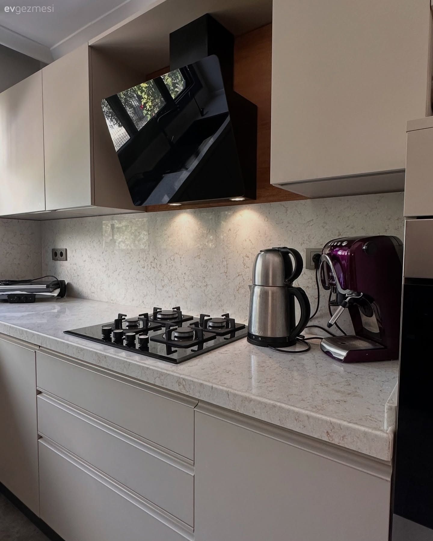 Açık Konsept Bu Mutfağın Modern Tarzına Country Detaylar Karışmış