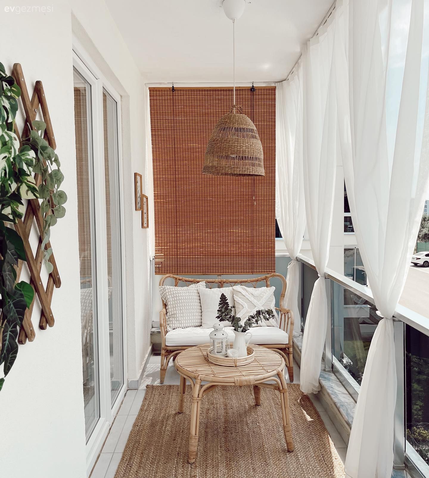 Banyo, Bohem Dekorasyon, Jüt halı, Halı, Beyaz, Bej, Hasır avize, Balkon masası