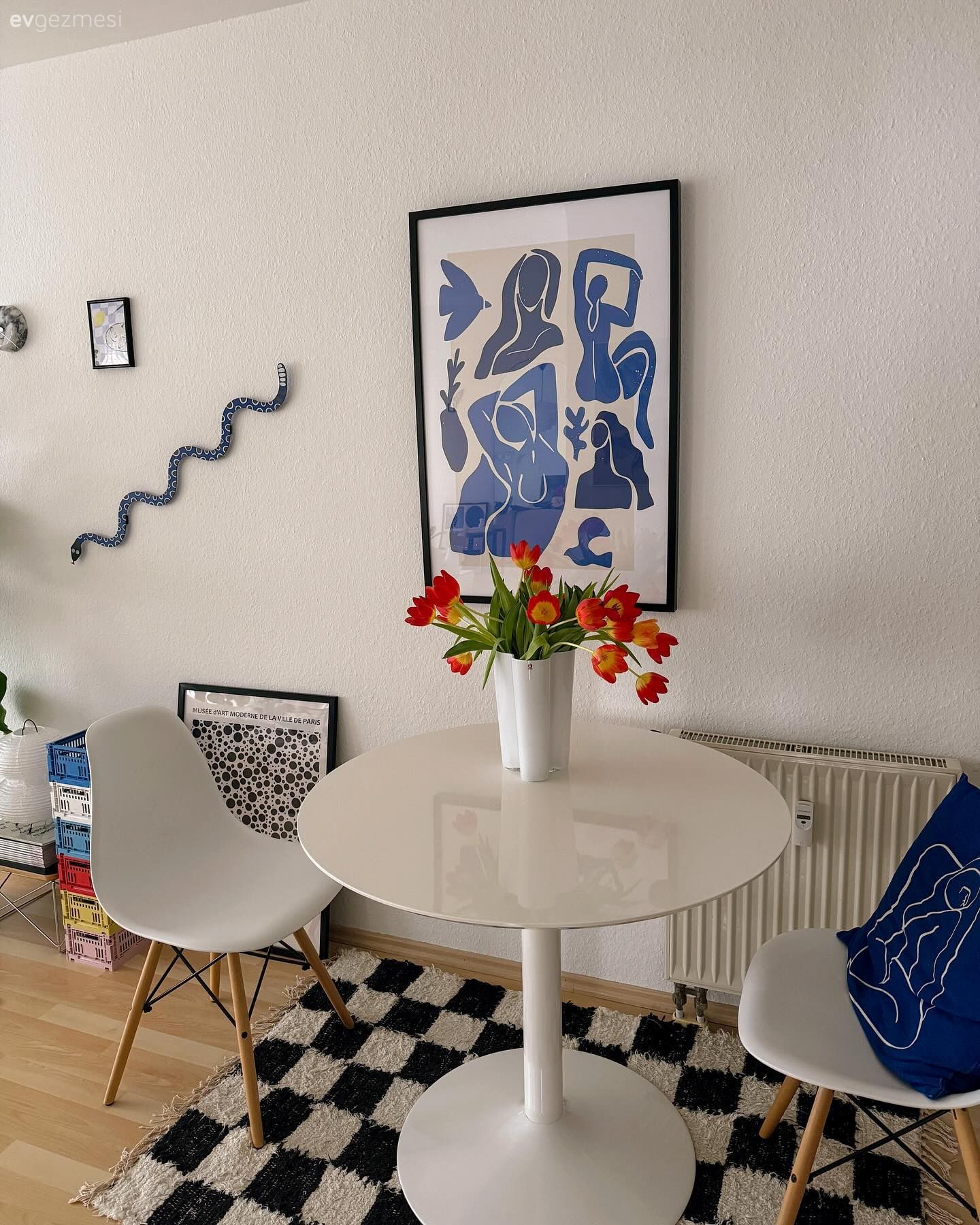 Japandi Stilin Hakim Olduğu Bu Evde Maviler Göz Bebeği!