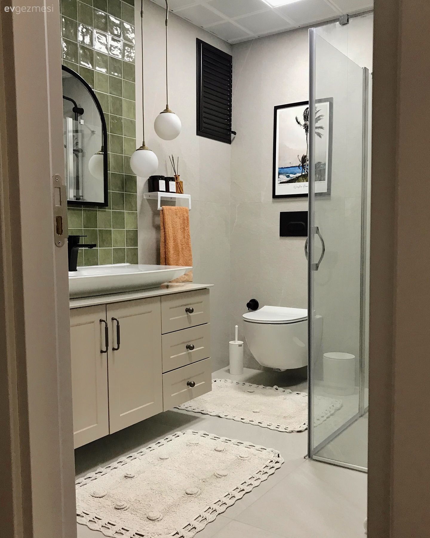 Banyo, Modern banyo, Krem, Bej, Beyaz, Yeşil, Banyo dolabı, Banyo seramikleri, Banyo aynası, Banyo aksesuarları, Banyo aydınlatması, Duşakabin, Tablo, Duvar dekorasyonu, Banyo paspası