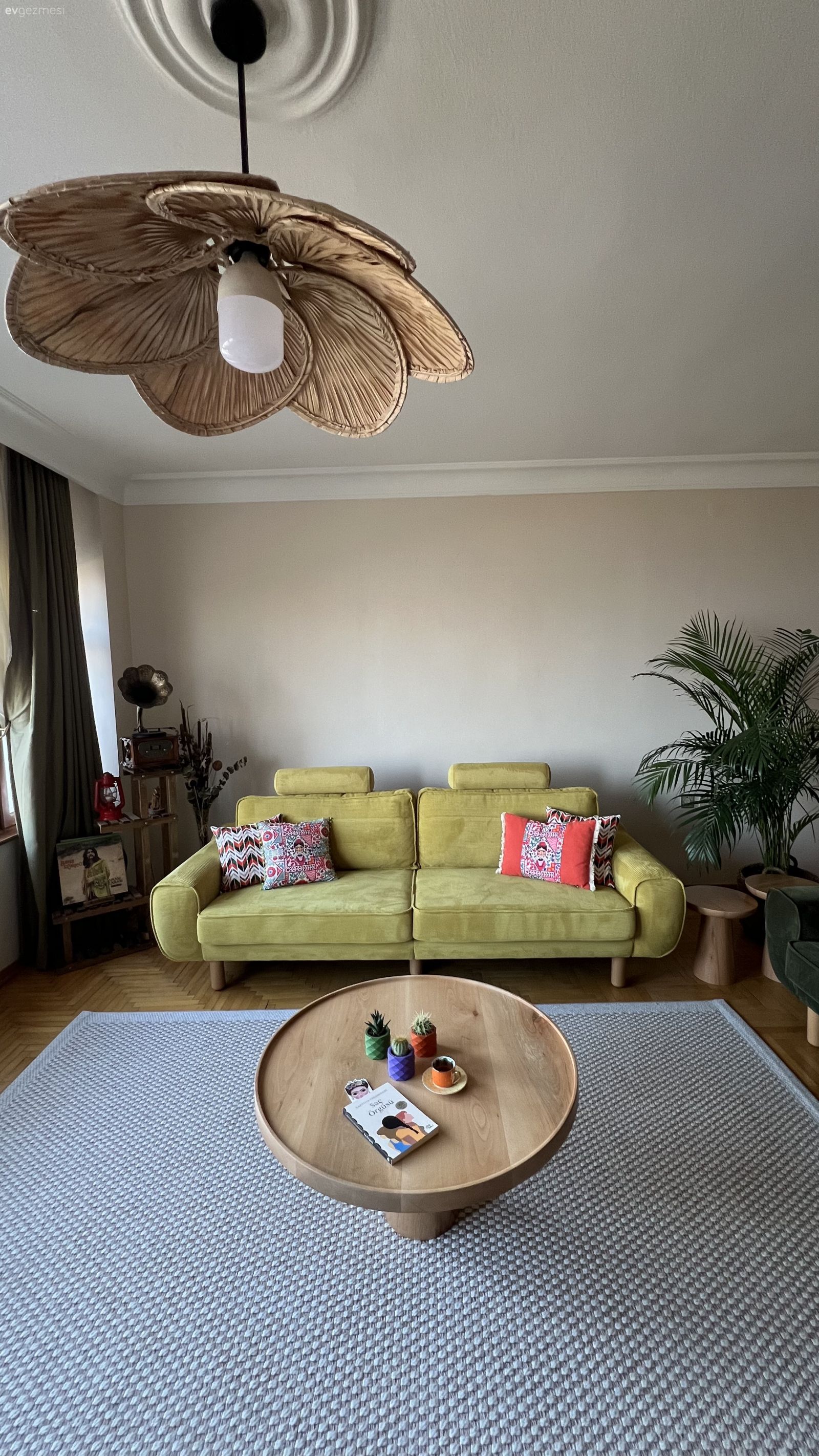 Enerjisi Arşa Çıkmış Bu Evde Her Şey Yerli Yerinde!