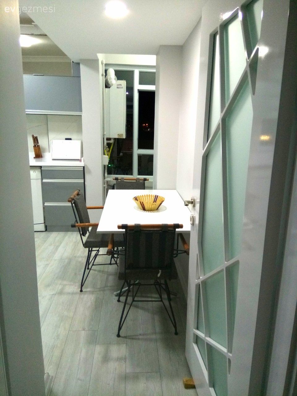 Mutfak, Mutfak masası, Sandalye, Beyaz, Siyah