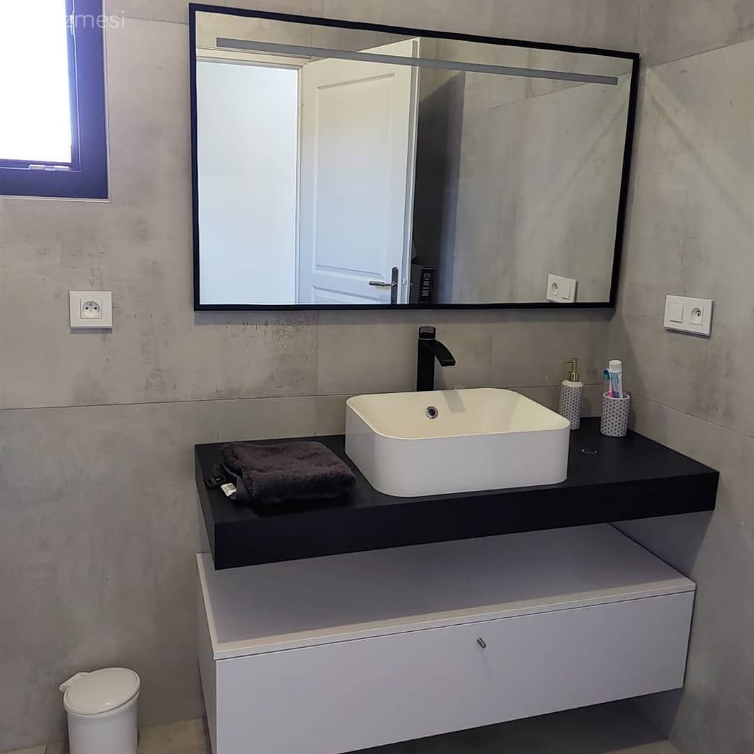 Banyo, Modern banyo, Beyaz, Siyah, Banyo dolabı, Banyo aynası, Duşakabin, Banyo seramikleri