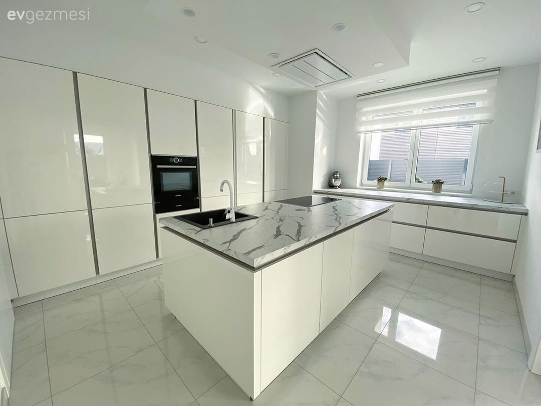 Mutfak, Beyaz mutfak, Modern mutfak, Mutfak tezgahı, Mutfak tezgah arası, Mutfak zemin seramikleri, Ada mutfak, Ankastre, Mutfak perdesi