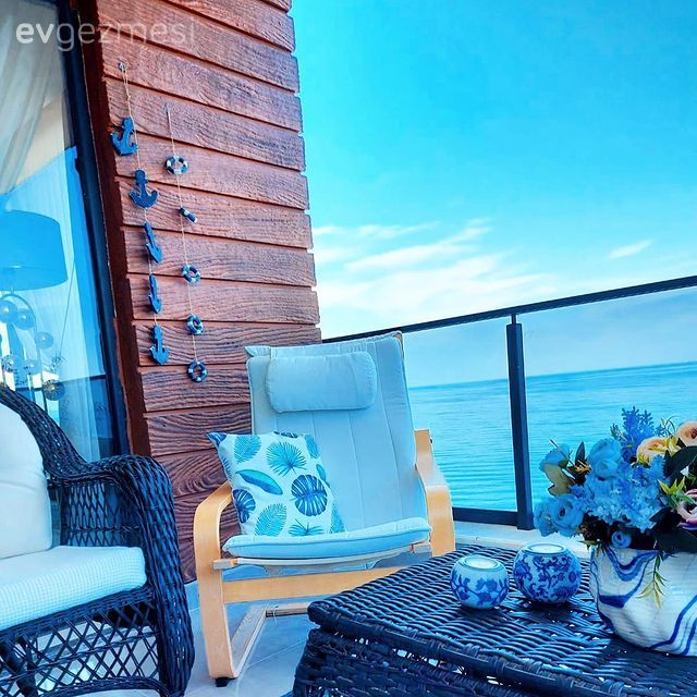 Balkon, Balkon oturma grubu, Balkon masası