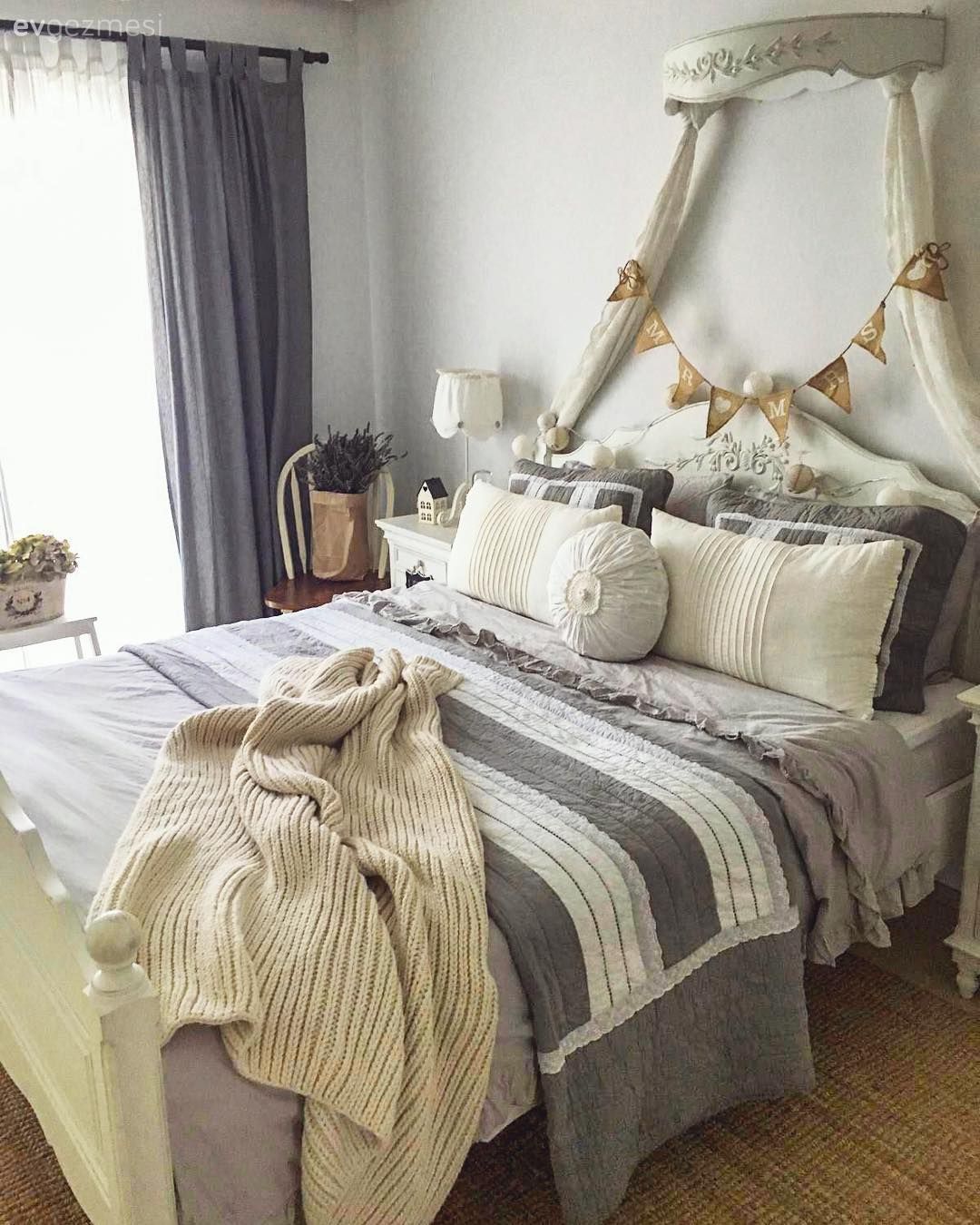 Bu Keyifli Evin İçindeki Mobilyalar Boyanmadan Duramıyor