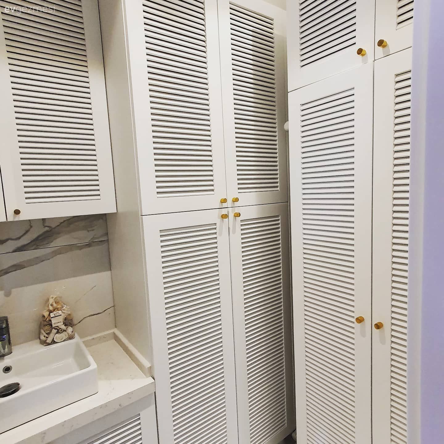 Banyo, Beyaz, Banyo dolabı