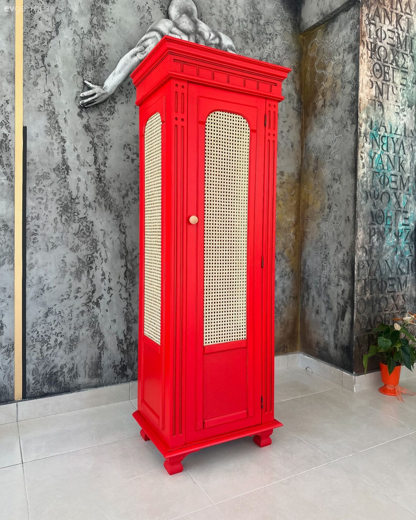 Öncesi&Sonrası: Sıradan Kahverenginden Enerjik Tonlara Geçen Dolaplar!