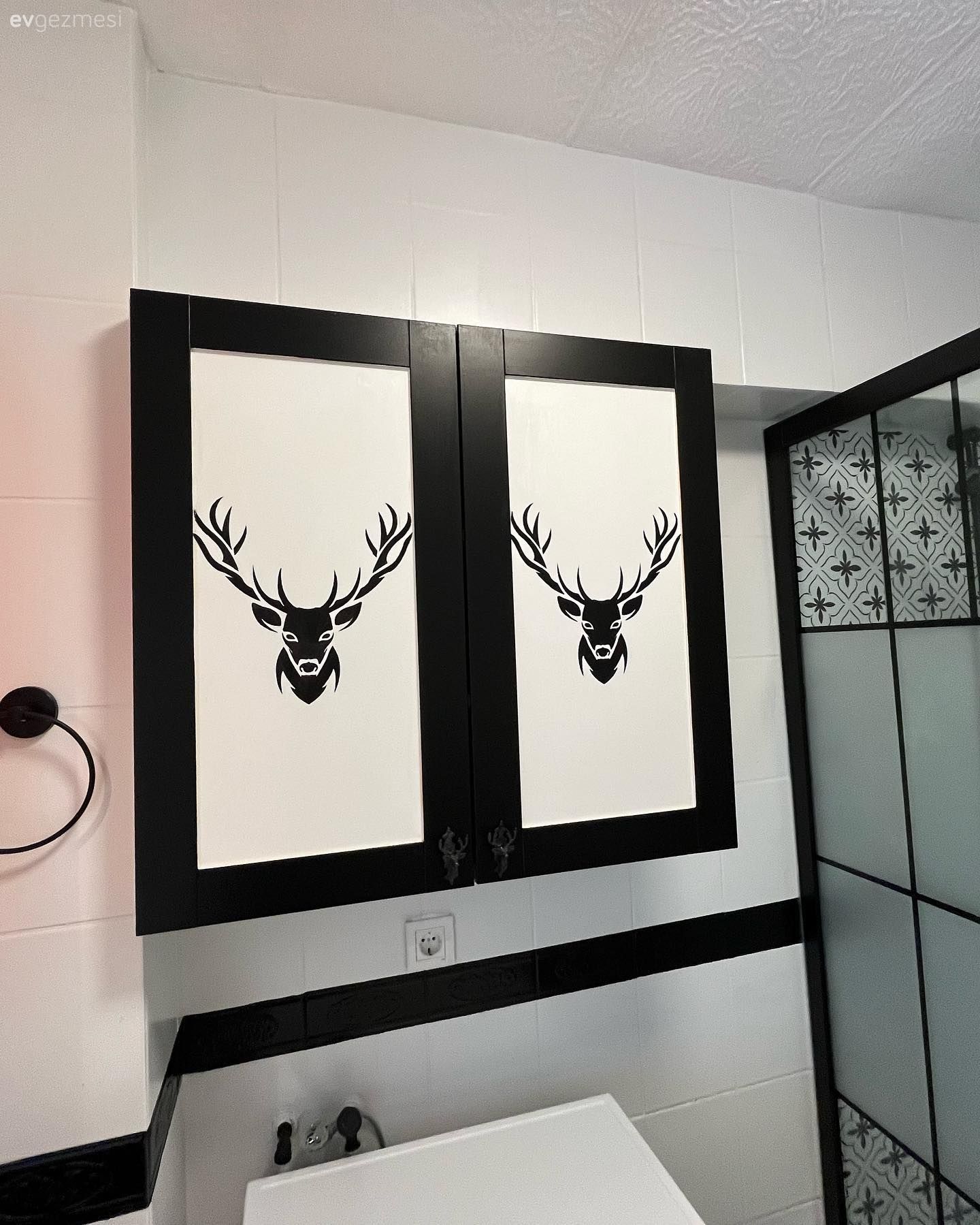 Öncesi&Sonrası: Sıra Dışı Renk Birlikteliklerine Alan Tanıyan Bir Banyo!