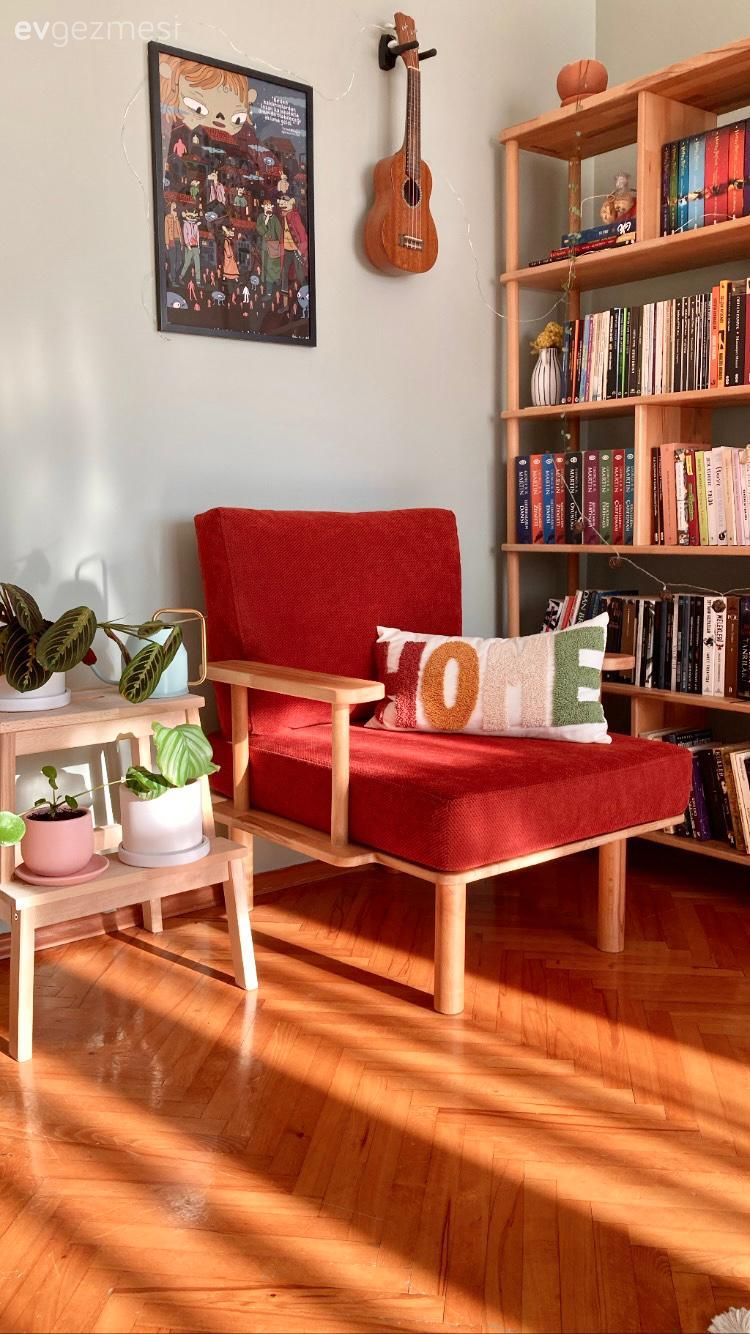 Kitaplık, Turuncu, Ahşap Mobilya, Berjer, Yan sehpa, Sehpa, Parke, Tablo, Duvar dekorasyonu, Kırlent, Ev tekstili