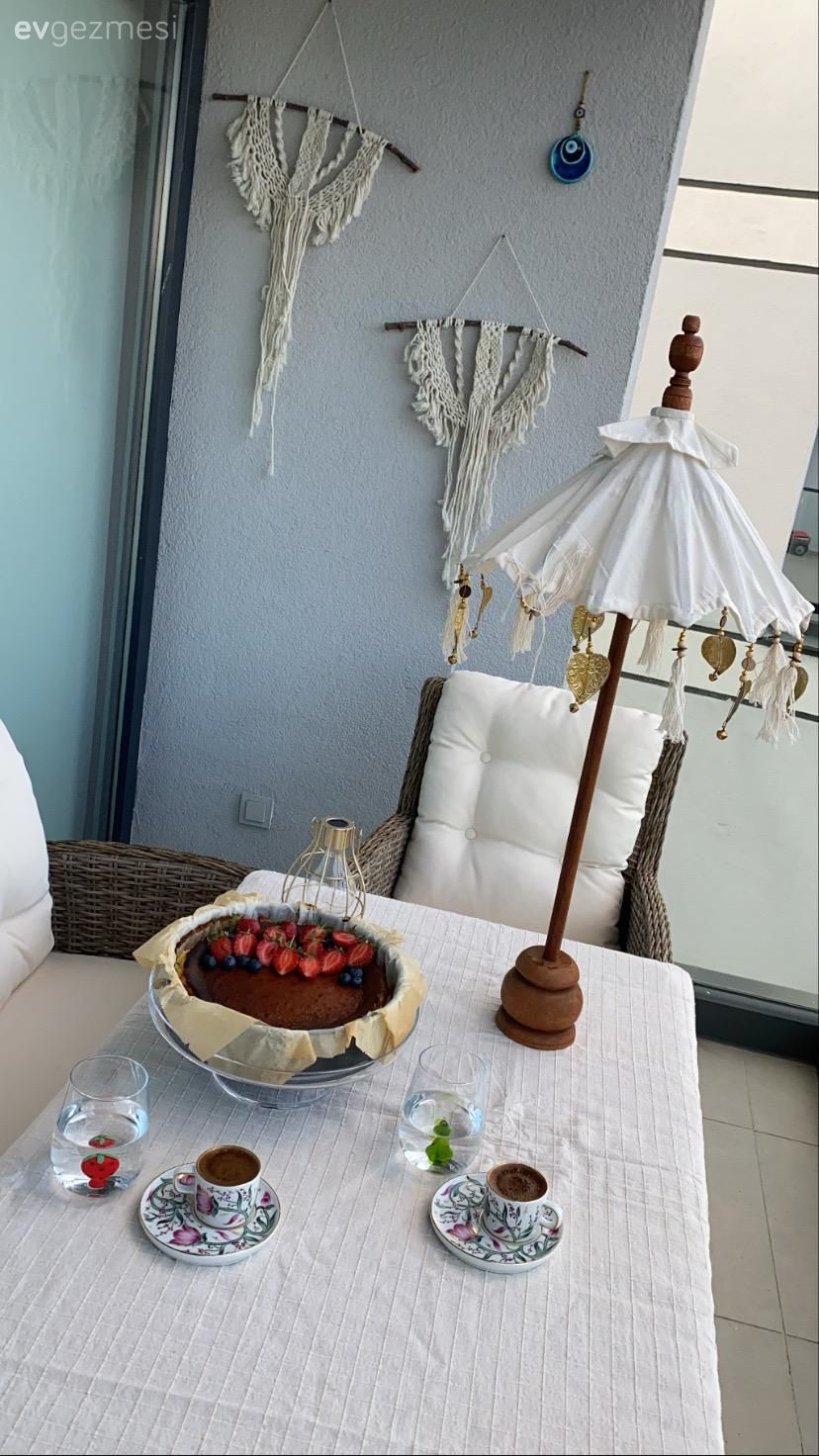 Balkon, Beyaz, Balkon duvar dekorasyonu, Sandalye, Mutfak masası