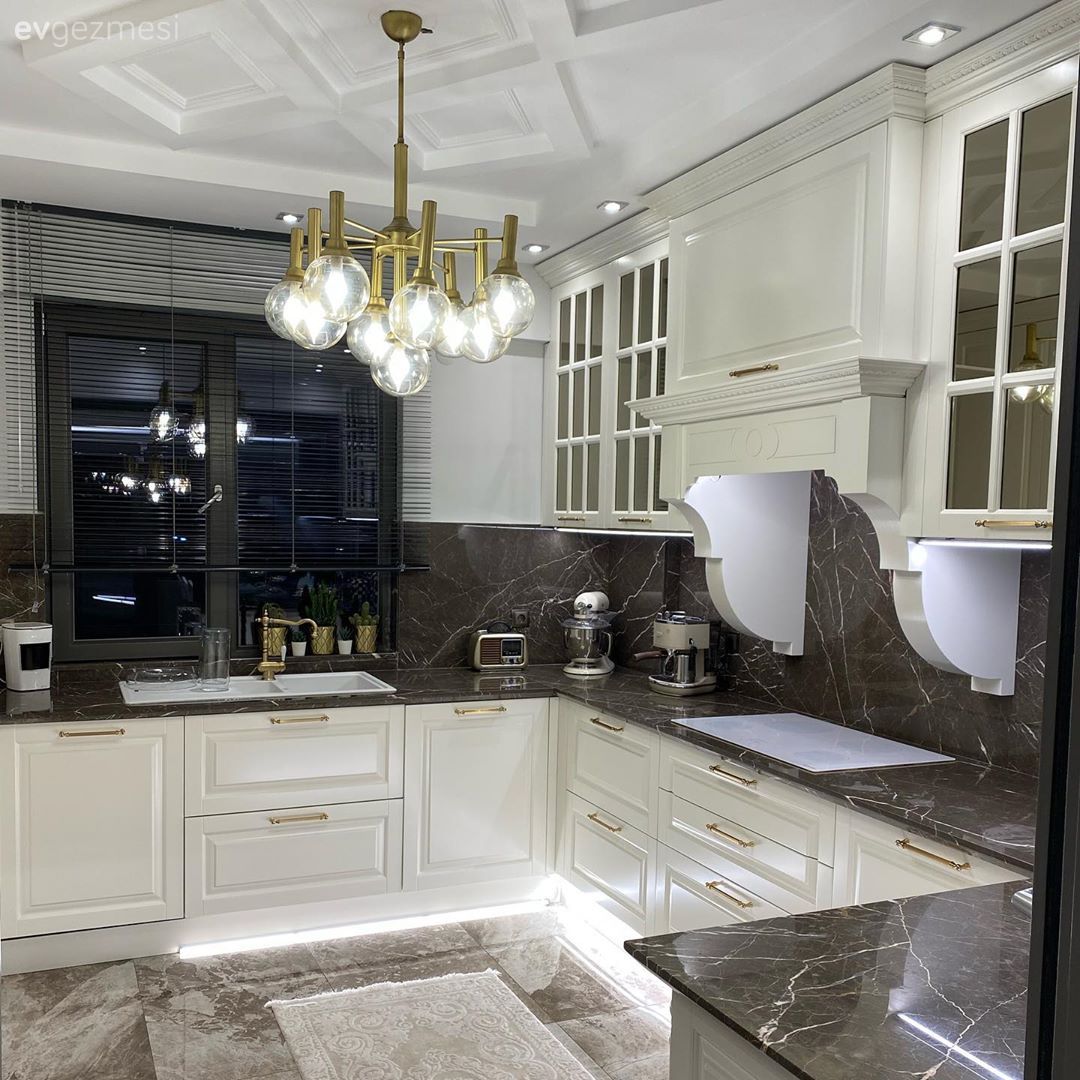 Mutfak, Beyaz, Kahverengi, Siyah, Mutfak aksesuarları, Avize, Aydınlatma, Cam Ankastre, Ankastre, Zebra Perde, Perde, Granit tezgah, Dolap, Mutfak halısı, Rustik kulplar
