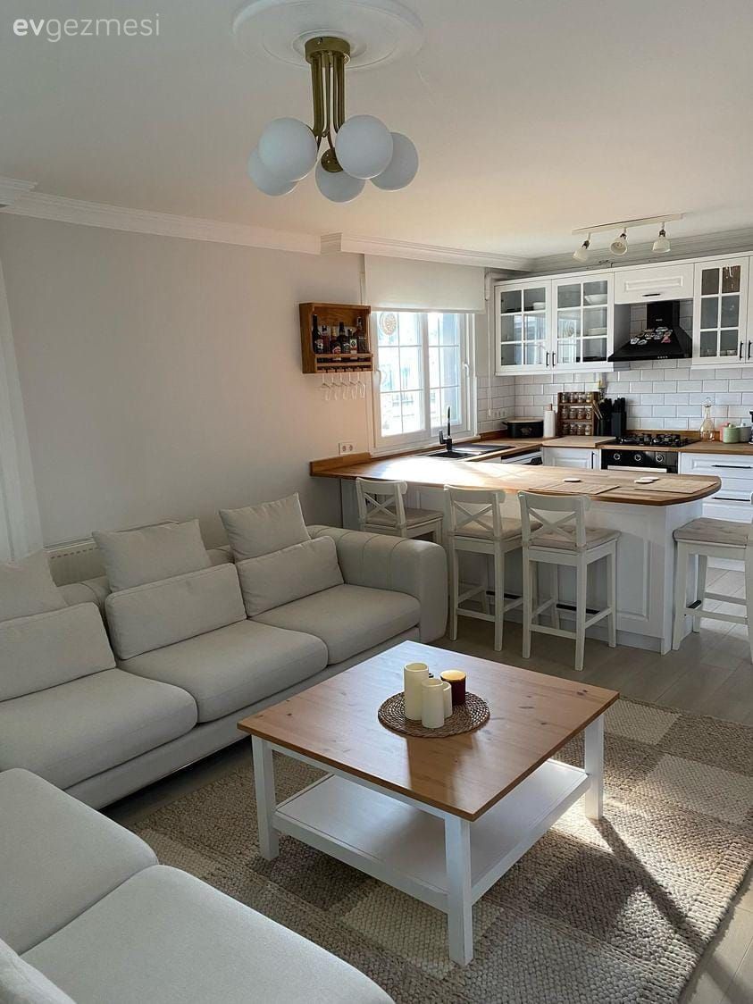 Bu Bahçeli Evde Ahşabın Sıcaklığı, Beyazın da Ferahlığı Her Şeye Yetmiş!