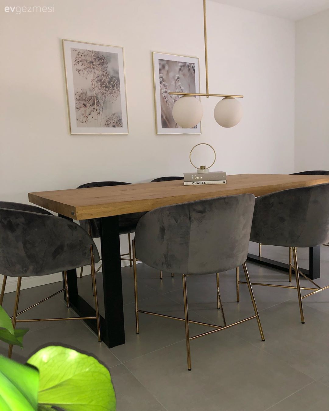 Yemek Odası, Modern, Gri, Altın, Beyaz, Ahşap masa, Tablo, Duvar dekorasyonu, Avize, Aydınlatma, Salon avizesi, Zemin seramikleri