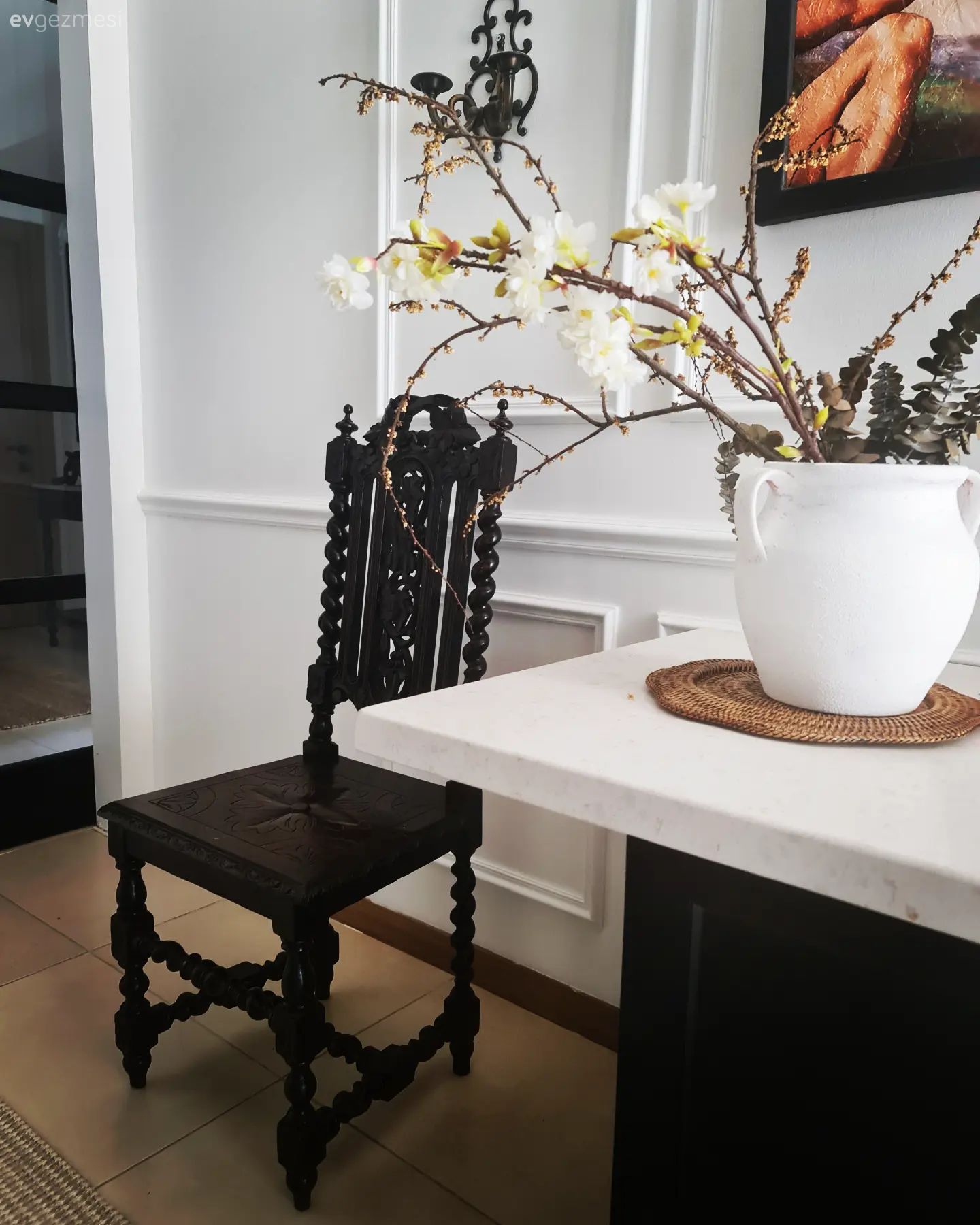 Duvar çıtalama, Beyaz, Tablo, Duvar dekorasyonu, Mutfak duvar dekorasyonu, Mutfak masası, Sandalye, Mutfak aksesuarları, Mutfak