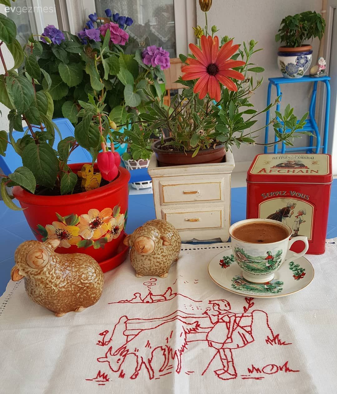 Vazo, Ev Aksesuar, Çiçekler, Masa örtüsü, Ev tekstili, Mavi, Beyaz