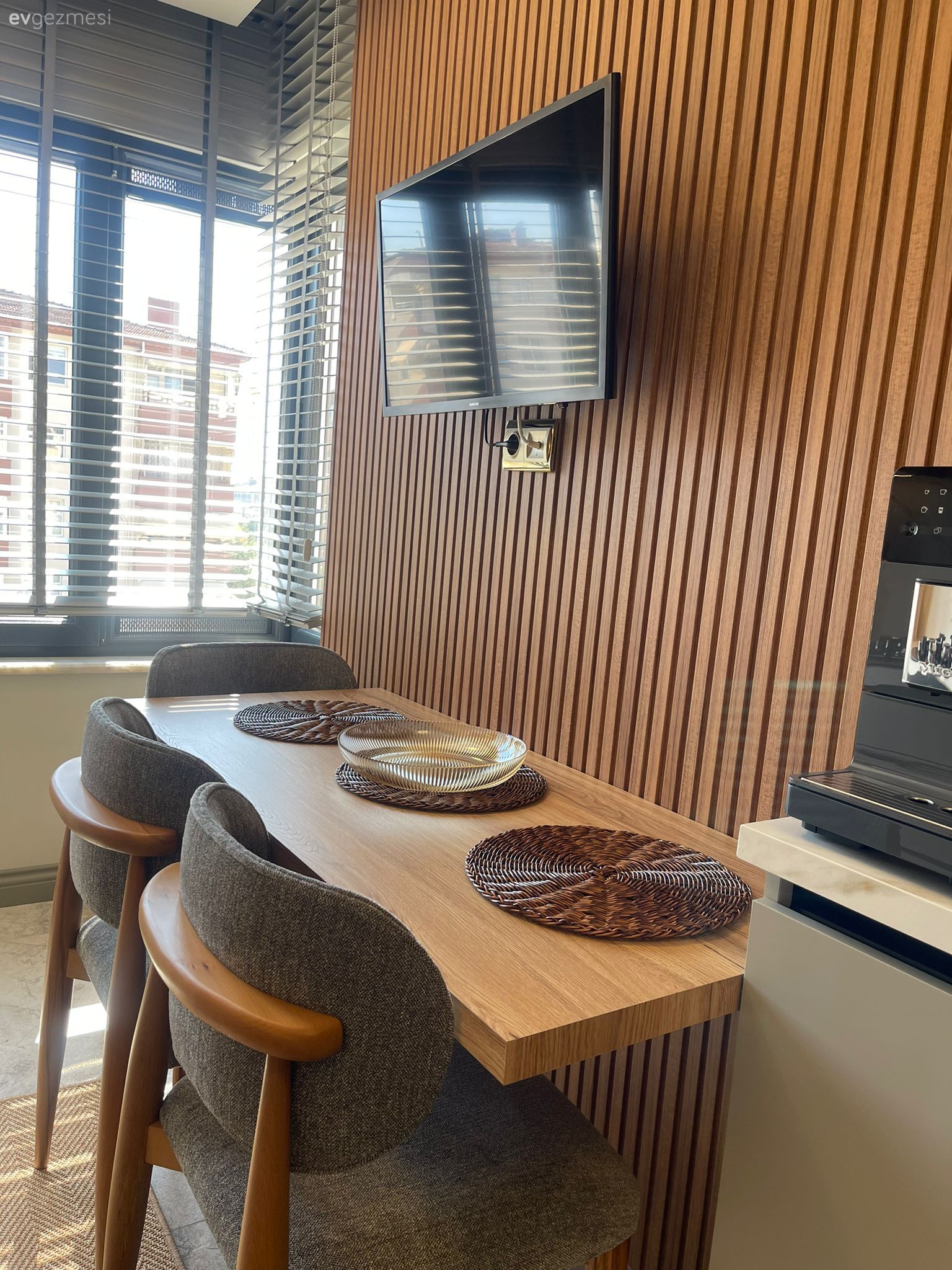 Koridor Tipi Bu Mutfakta İki Duvar da İlgi Çekici Tasarımlarla Dolu!