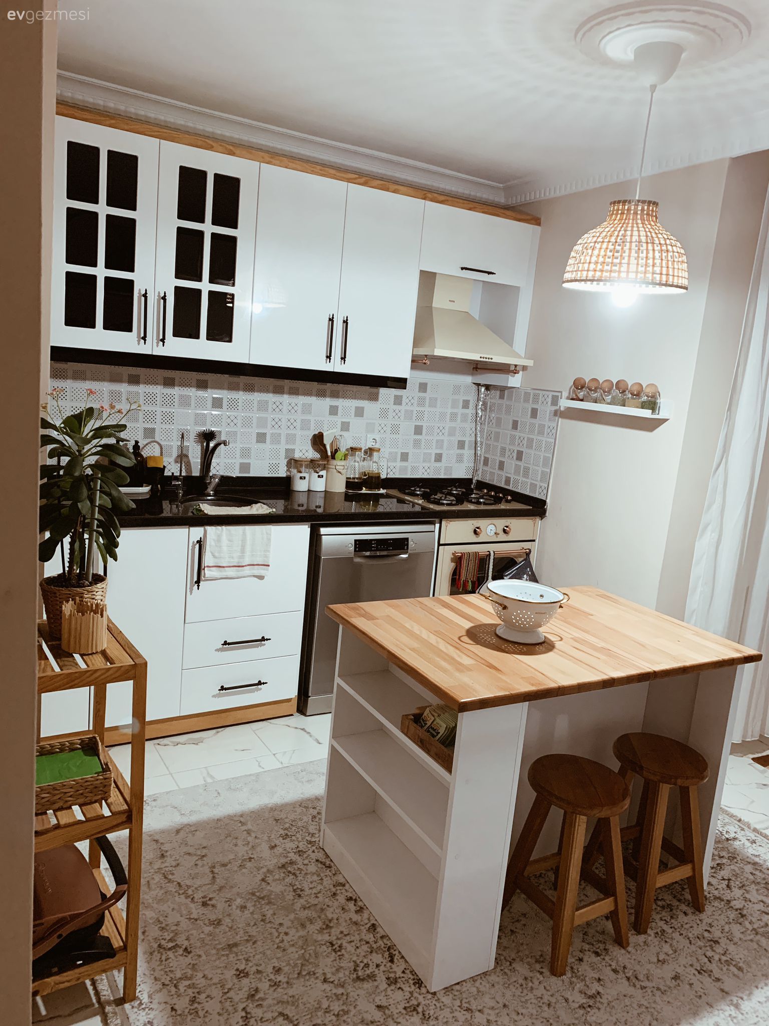 Mutfak, İskandinav, Beyaz, Beyaz ve ahşap mutfak, Ada mutfak, Siyah, Mutfak halısı, Tabure, Mutfak Avize Modelleri, Siyah tezgah, Mutfak tezgahı, Mutfak tezgah arası