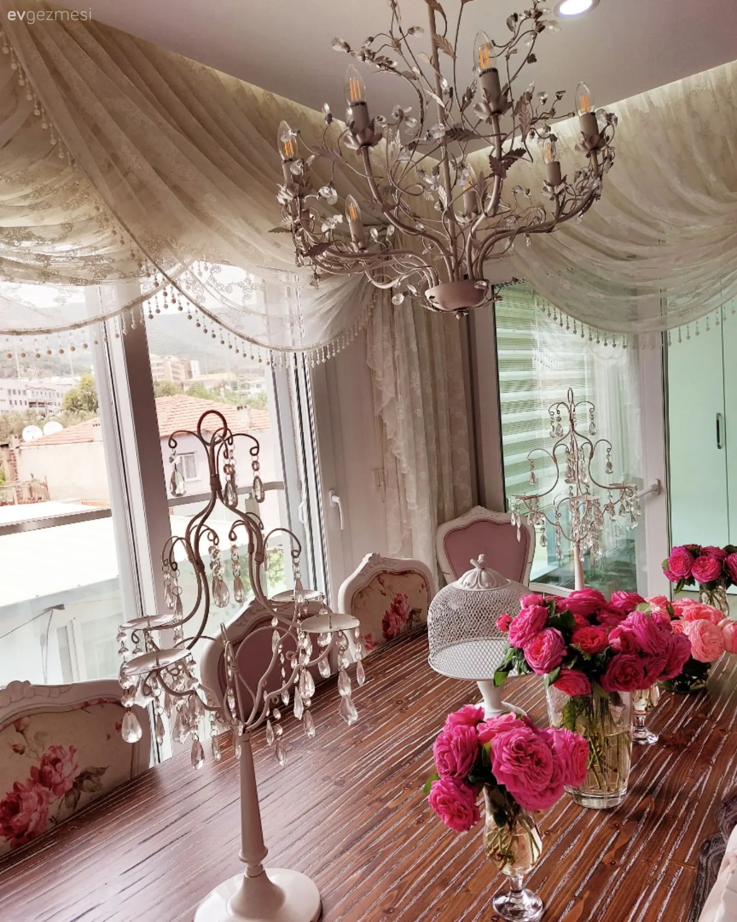 Ev Gezmesi: Buram Buram Country Kokan Bir İzmir Evi