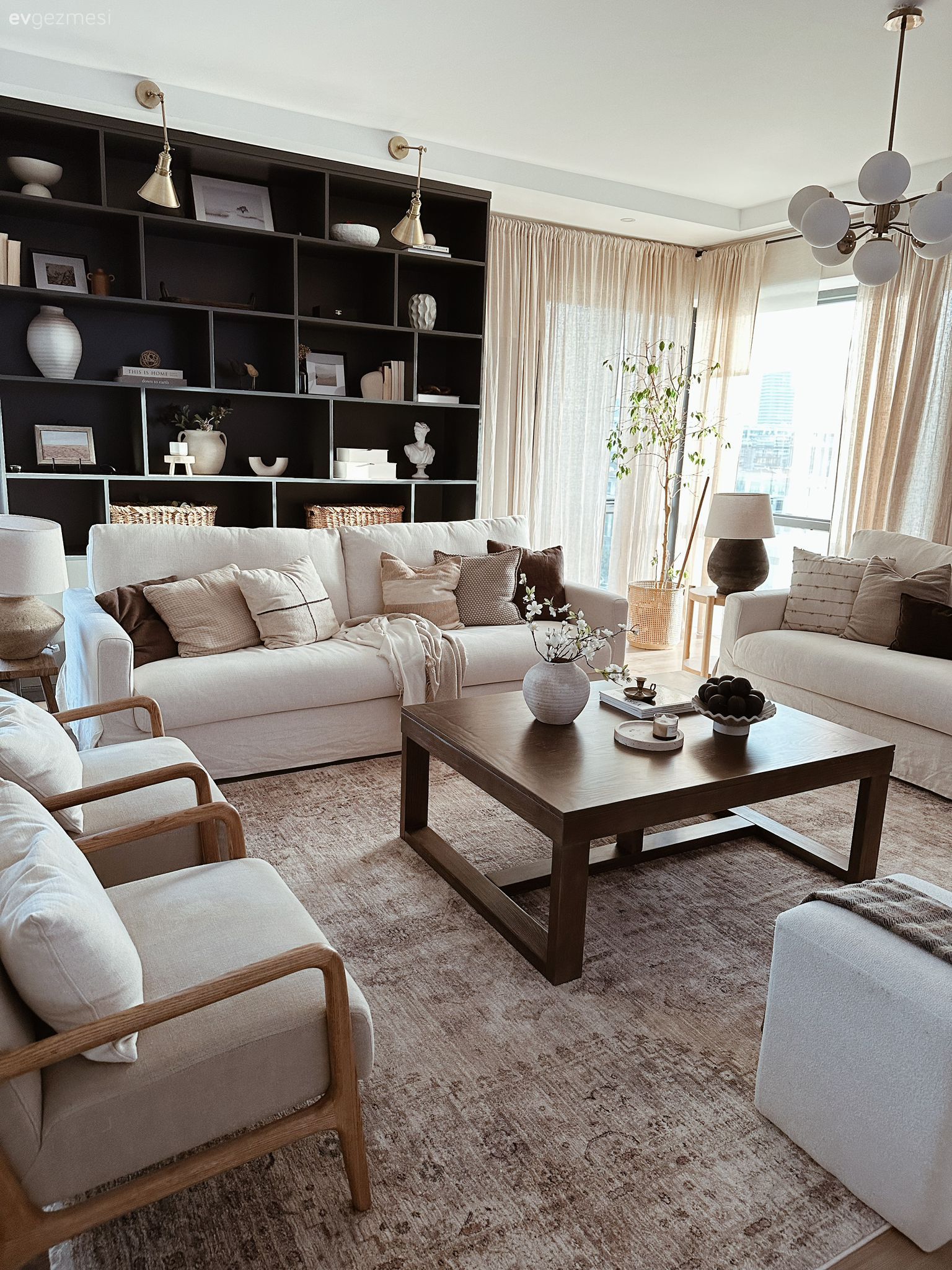 Bu Evde Küçük Çocuğa Rağmen Beyaz Renk Baş Rolde Olmuş