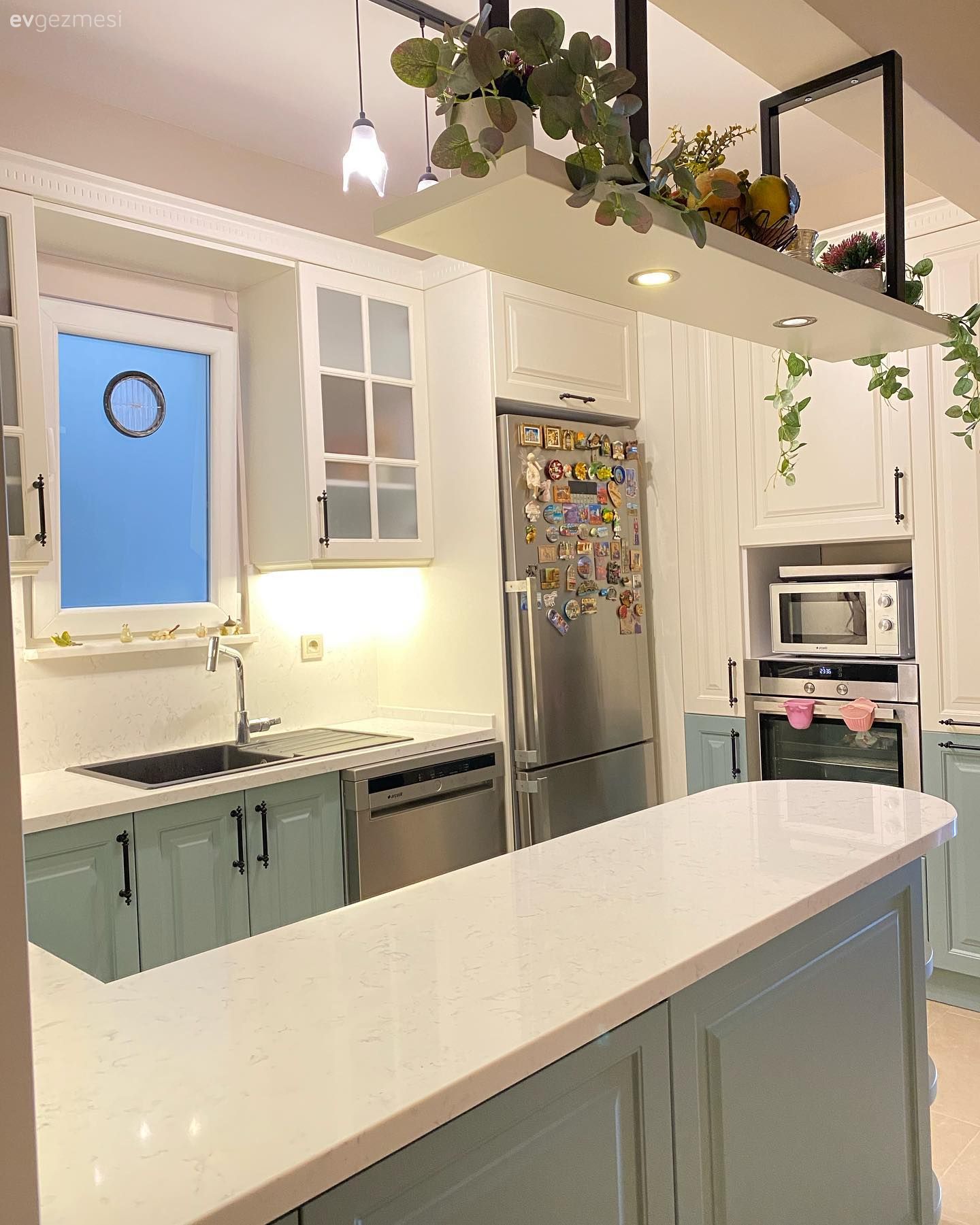 Mutfak, Beyaz, Mavi, Turkuaz, Country, U-tipi mutfak, Davlumbaz, Mutfak aksesuarları, Shaker kapaklı dolaplar, Siyah, Ev bitkisi