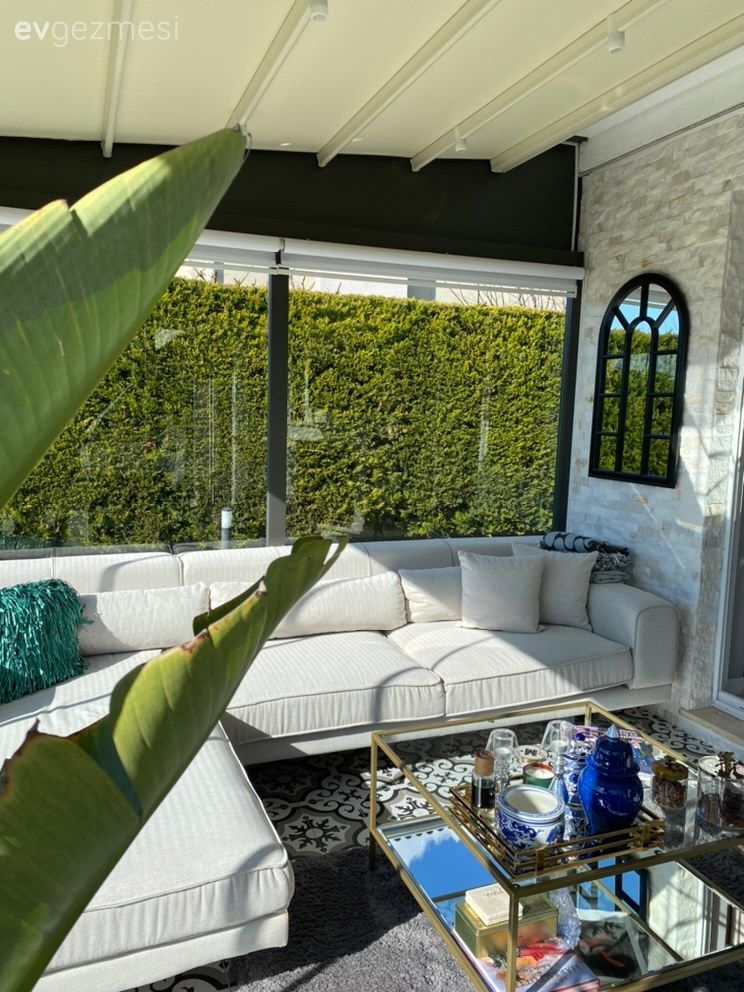 Ev Gezmesi: Tezgah Arasındaki Ayna Ortamın Işıltısını İkiye Katlamış!