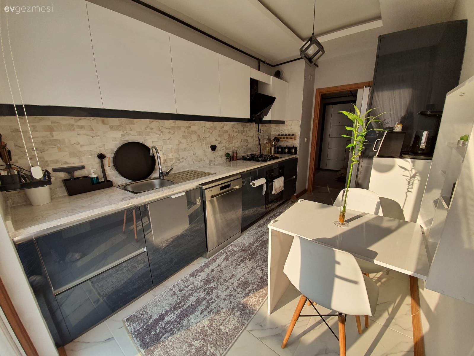 Bu Evde Modern Stil Natürel Detaylarla Sıcaklık Kazanmış!