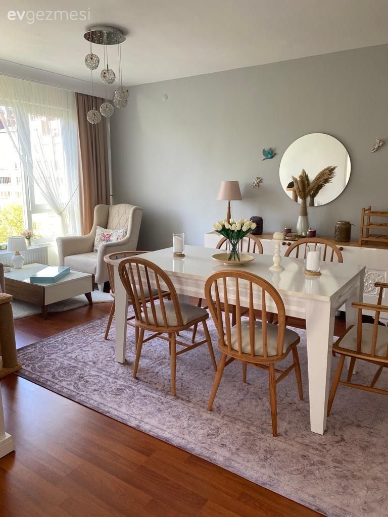 Salon, İskandinav, Beyaz, Bej, Kahverengi, Krem, Fon perde, Perde, Tül perde, Berjer, Orta sehpa, Sehpa, Halı, Salon halısı, Sandalye, Yemek masası, Vazo, Ev Aksesuar, Yuvarlak ayna, Dekoratif ayna