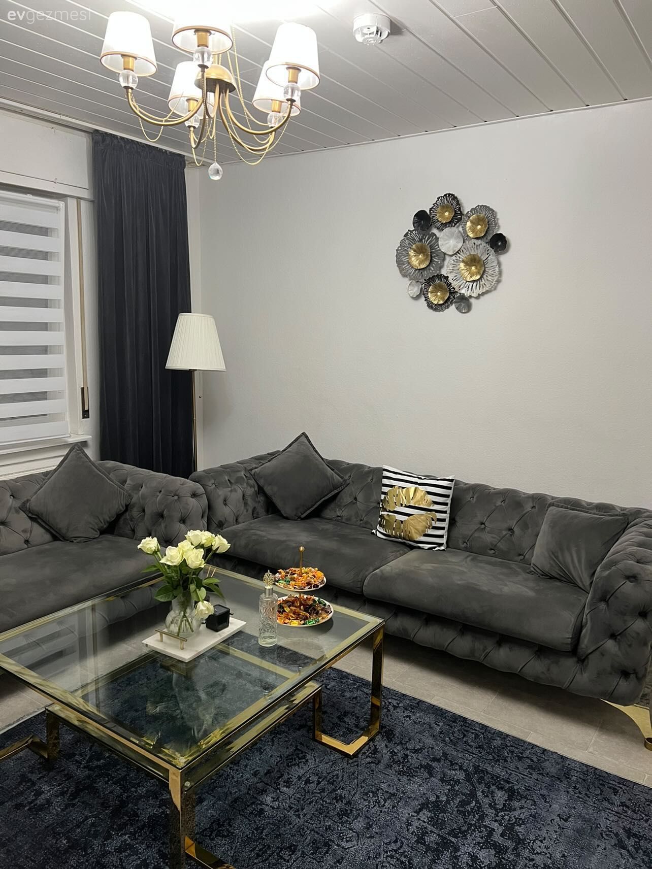 Bu Evde Modern Stil Işıltılı Detaylarla Cazibe Kazanmış!