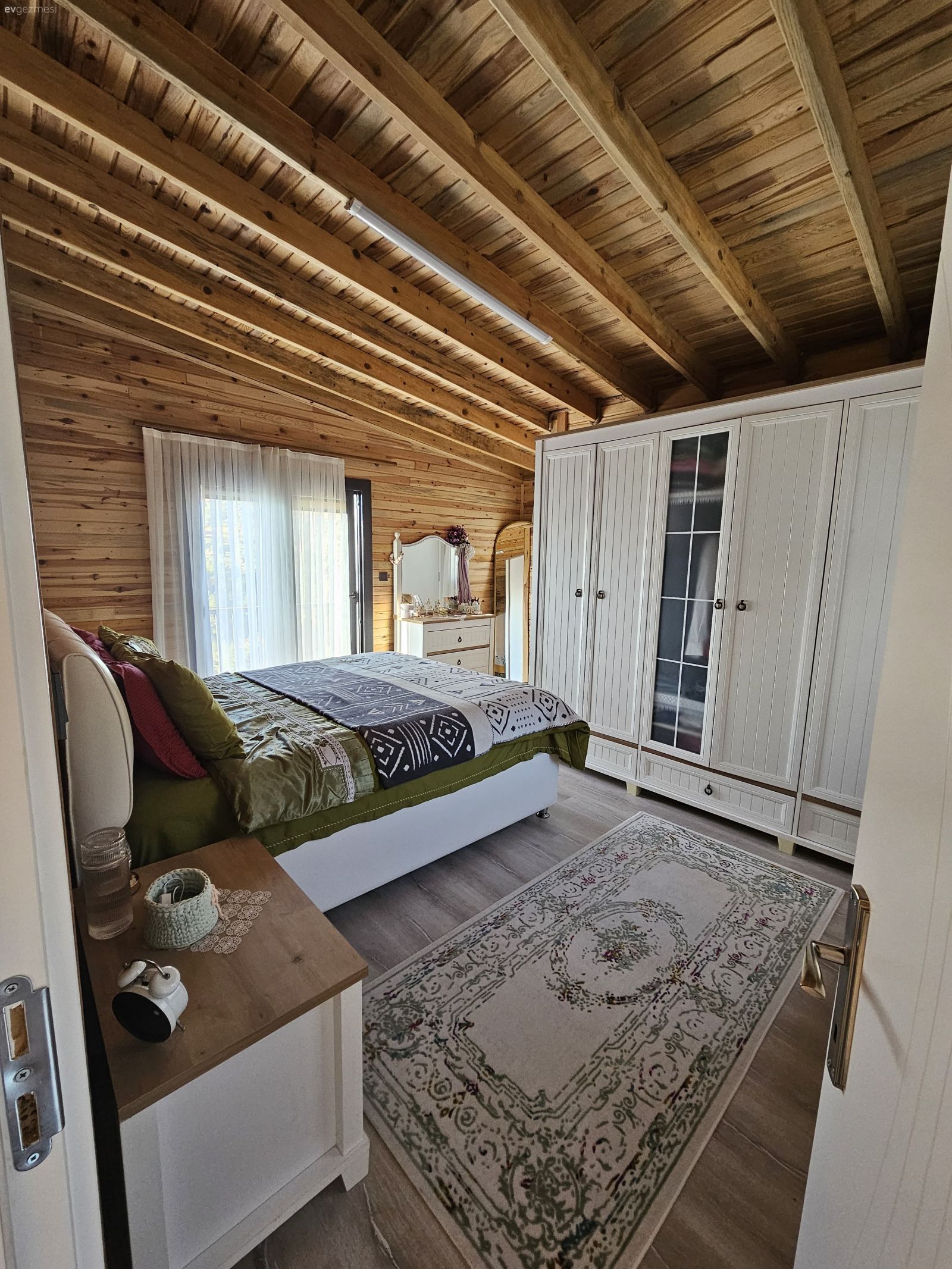 Dağ Köyünde Ahşabın Sıcak Sesi: Aydın'da İki Katlı Bir Köy Evi!