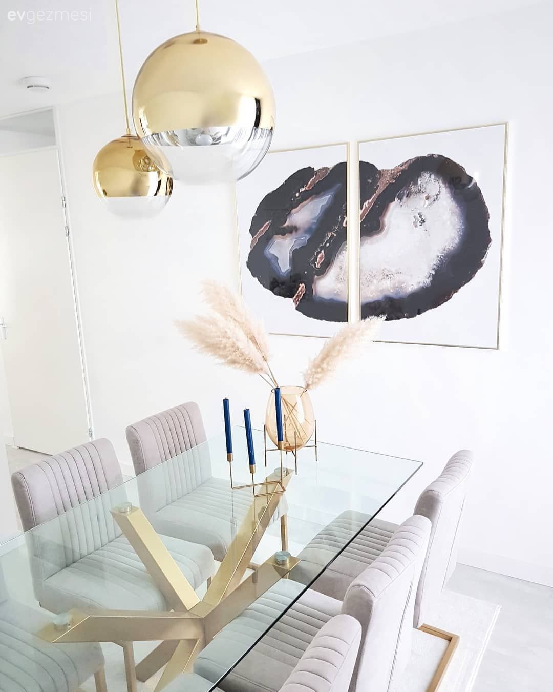 Bu Şık Evin Her Köşesinde Altının Işıltısı Var