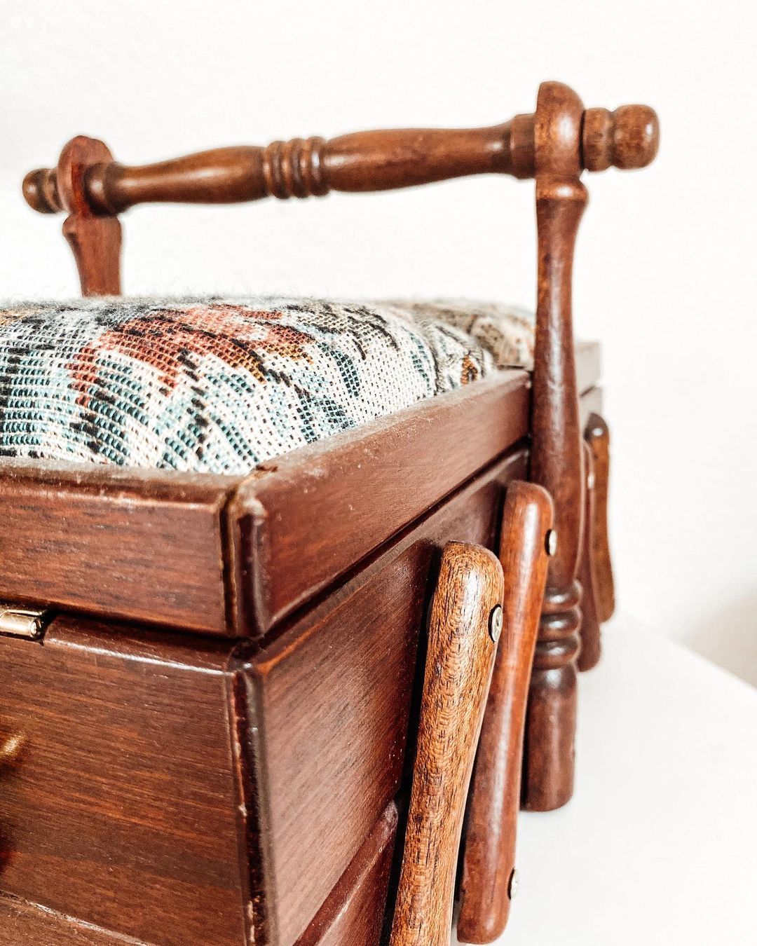 Kahverengi, Sandalye, Ev bitkisi, Dekoratif Objeler