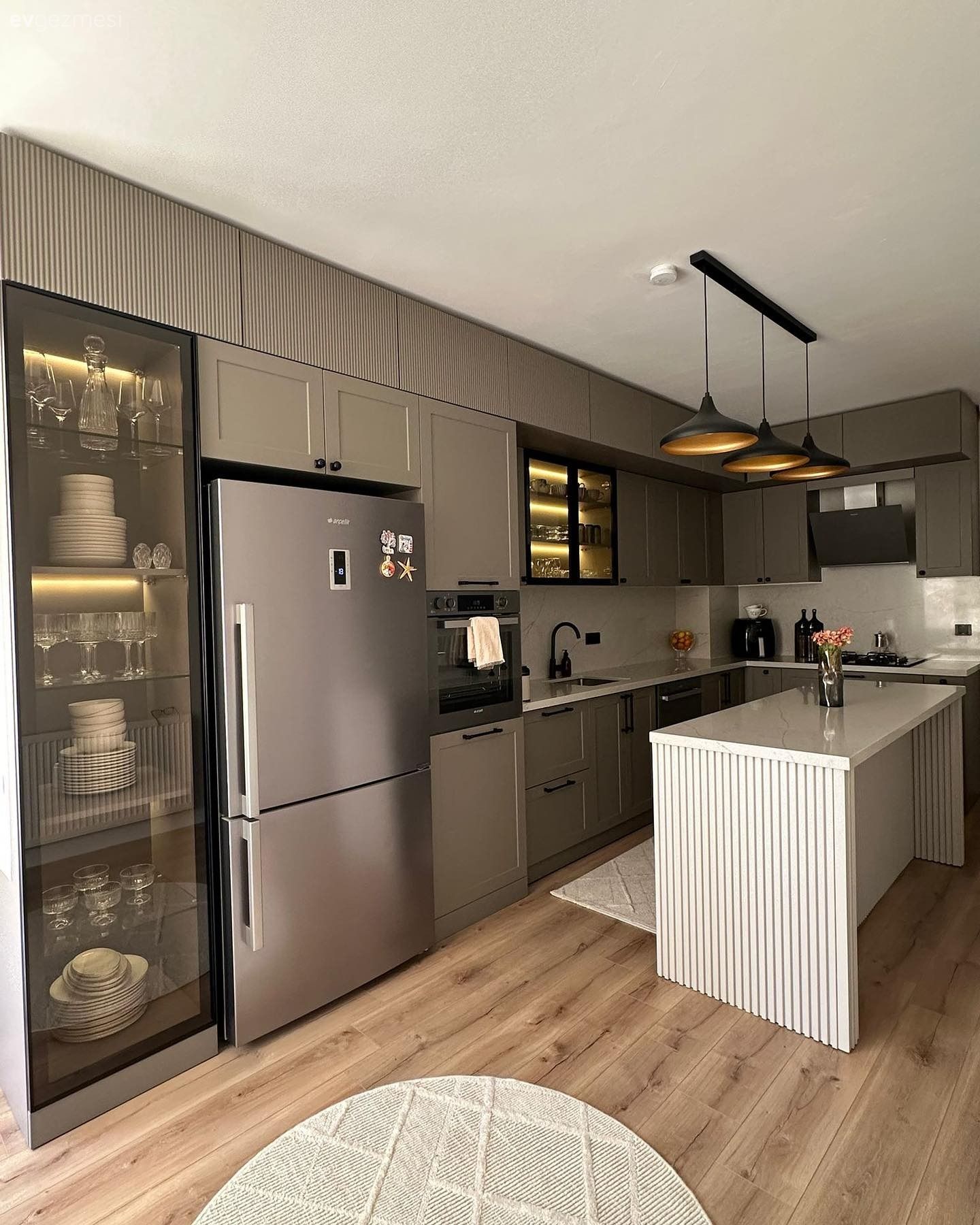 Bu Adalı Artvin Mutfağında Bolca Depolama Alanı Var