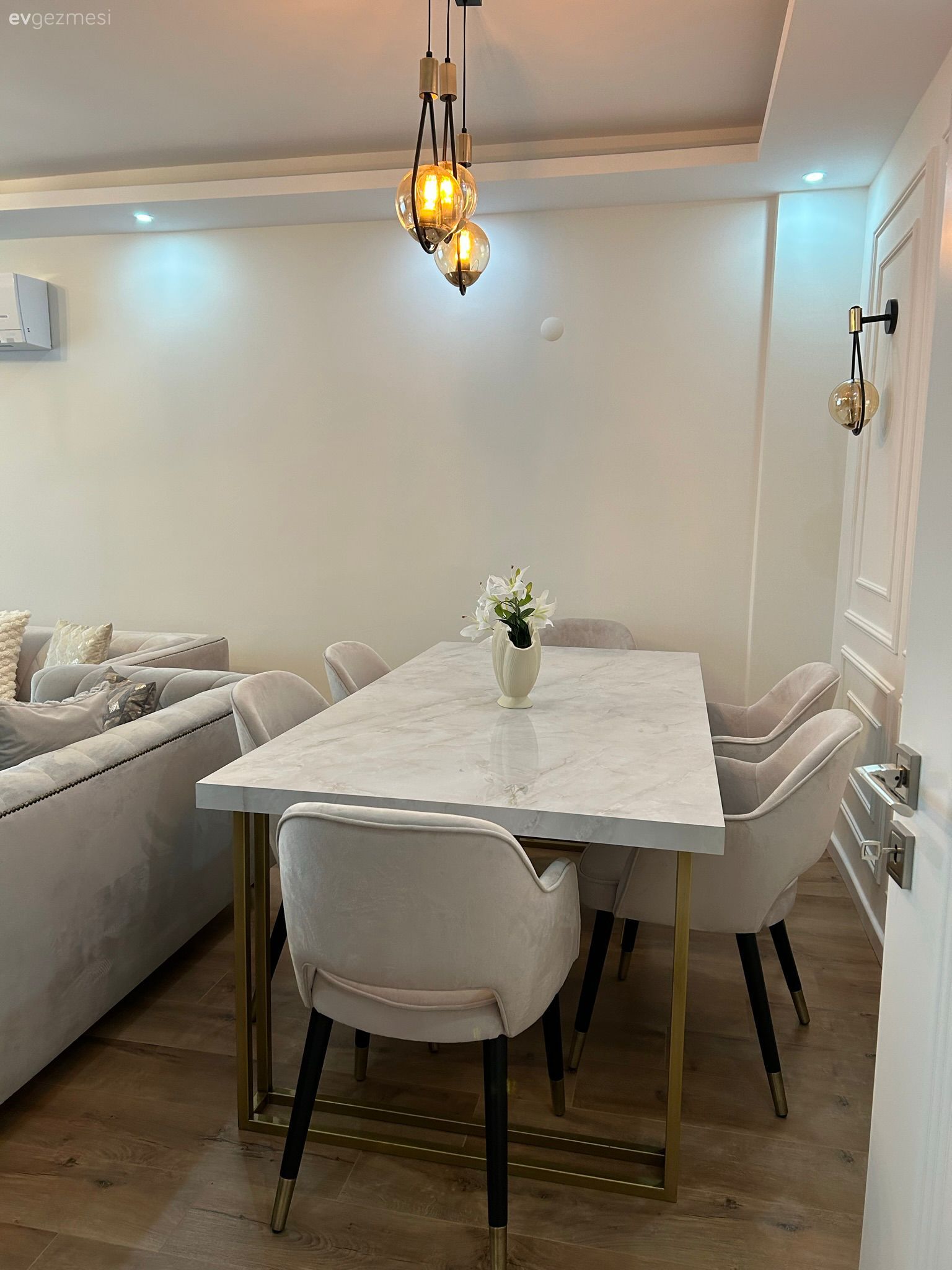 İzmir'deki Bu Evde Tamamlayıcı Parçalar Cazibe Kaynağı