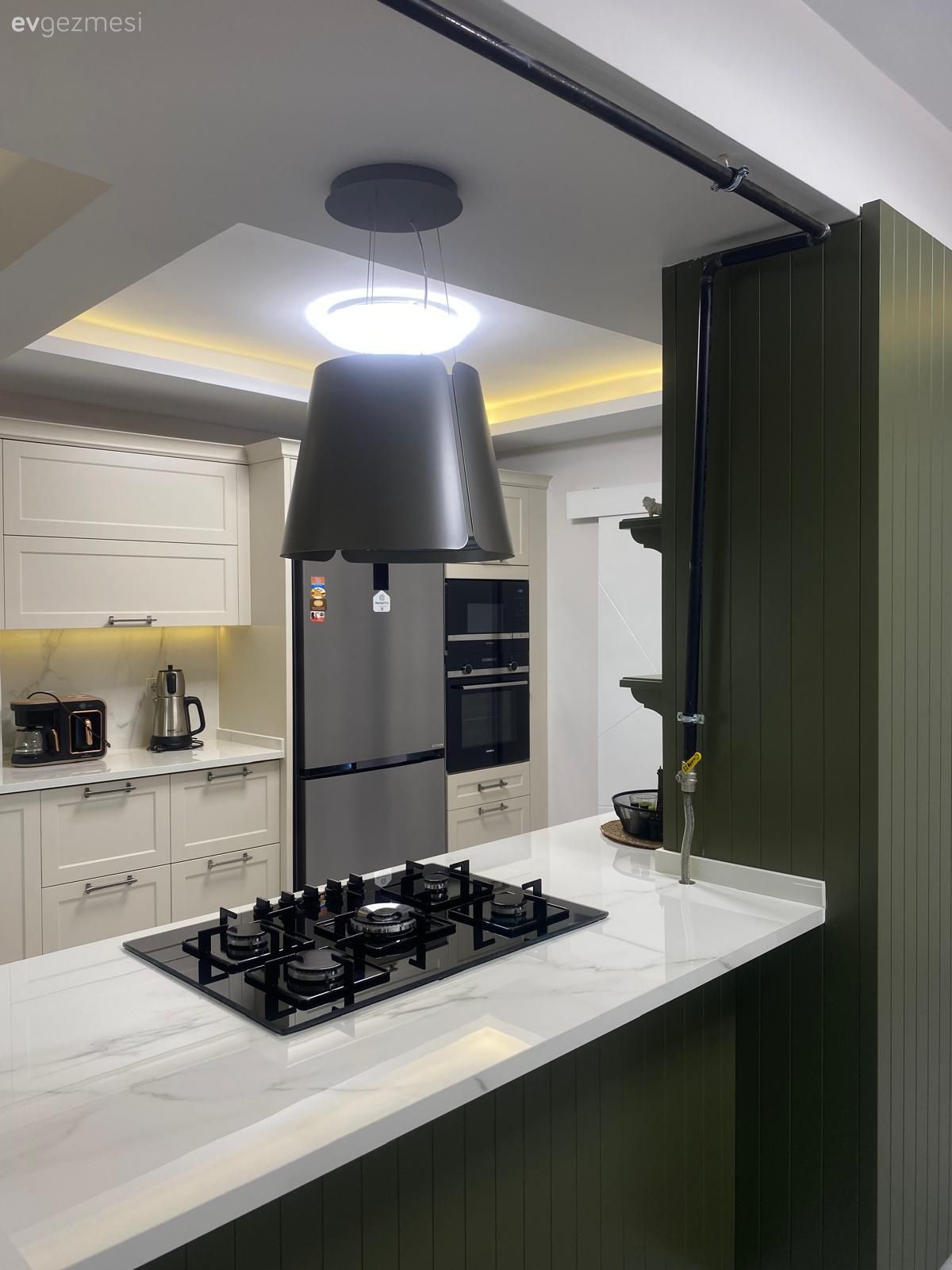 Davlumbaz, Mutfak perdesi, Mutfak tezgahı, Mutfak, Mutfak aksesuarları, Shaker kapaklı dolaplar, Porselen tezgah, Led aydınlatma, Aydınlatma, Amerikan Mutfak