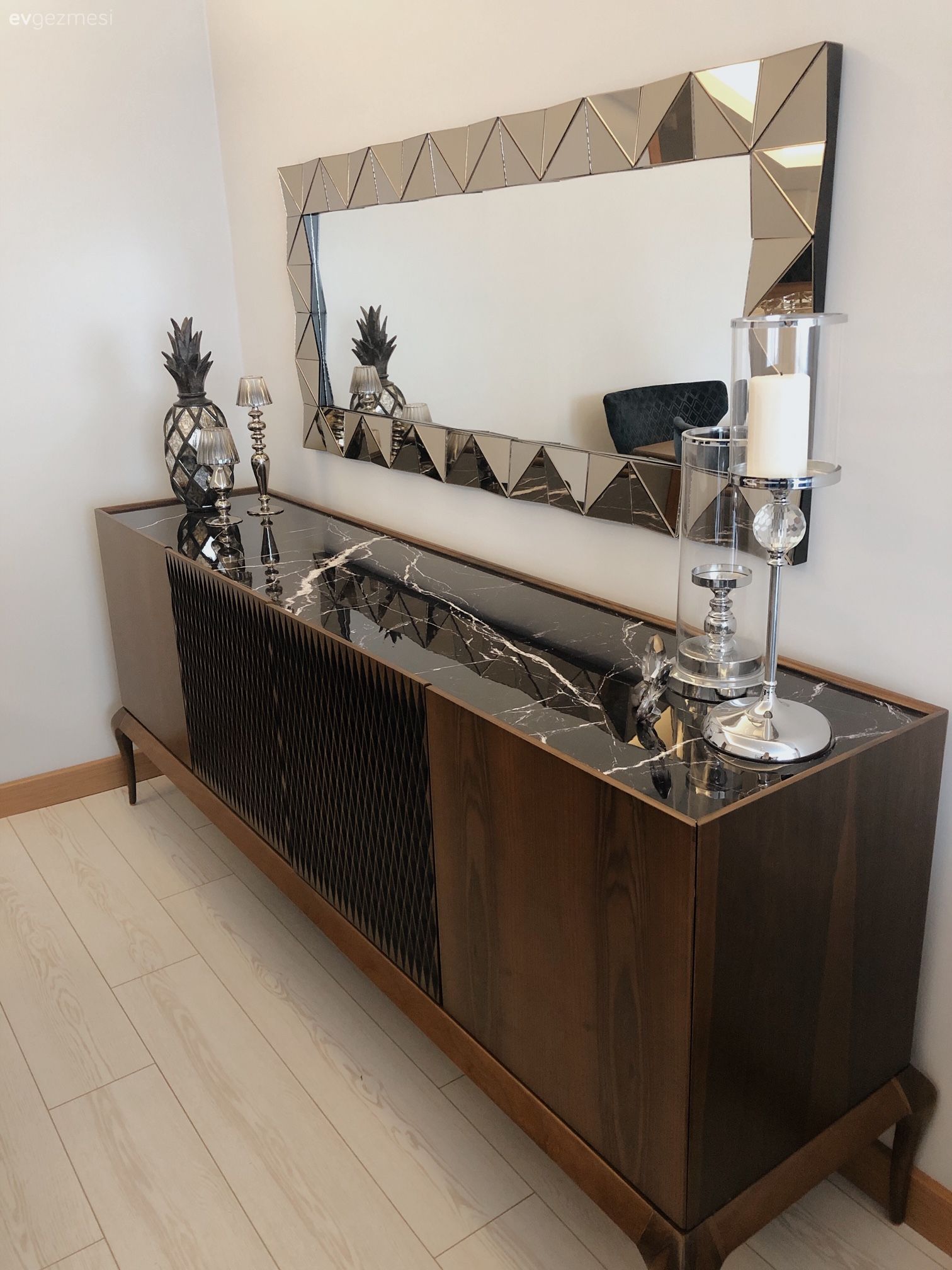 Konsol, Konsol üzeri dekoratif objeleri, Ahşap Mobilya, Ayna, Dekoratif Objeler, Şamdan, Ev Aksesuar