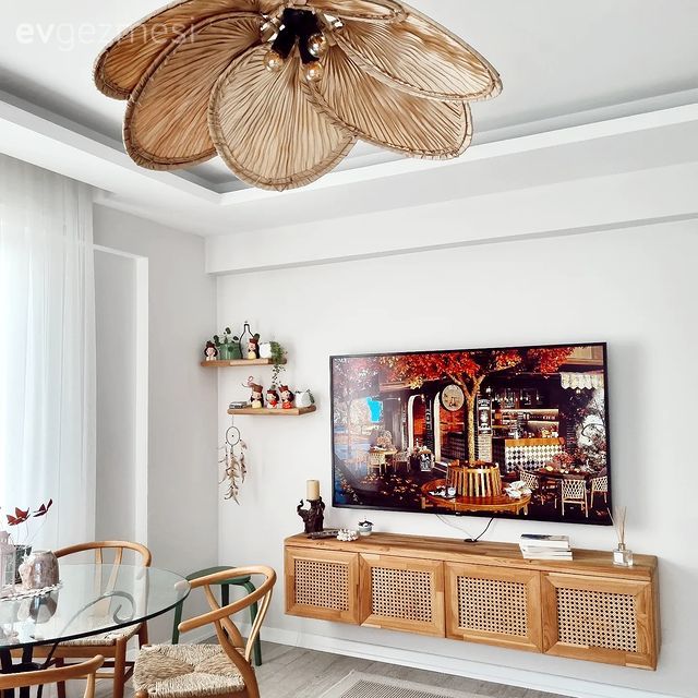 Salon, İskandinav, Beyaz, Kahverengi, Fon perde, Perde, Tül perde, Ev bitkisi, Sandalye, Yemek masası, Halı, Tv ünitesi, Tv ünitesi aksesuarları, Ev Aksesuar, Hasır avize