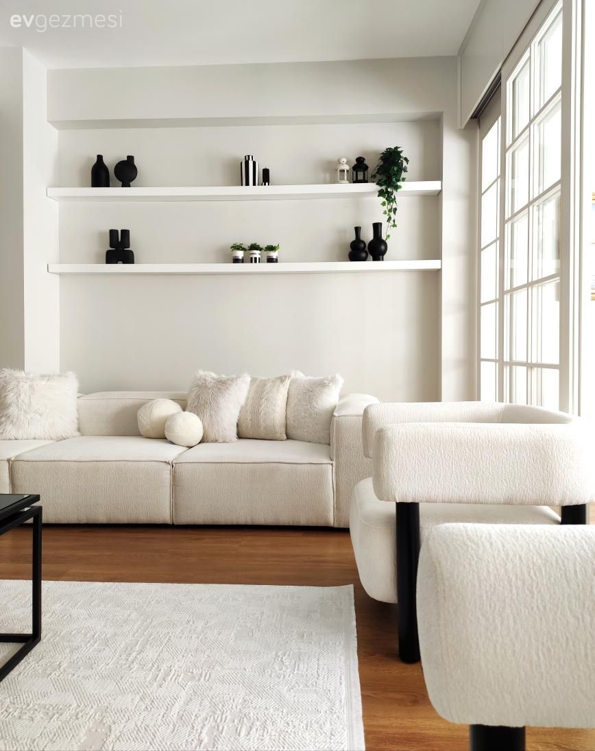 Salon, Modern, Beyaz, Siyah, Koltuk takımı, Duvar rafı, Duvar dekorasyonu, Halı, Orta sehpa, Sehpa, Dekoratif Objeler, Kırlent, Ev tekstili