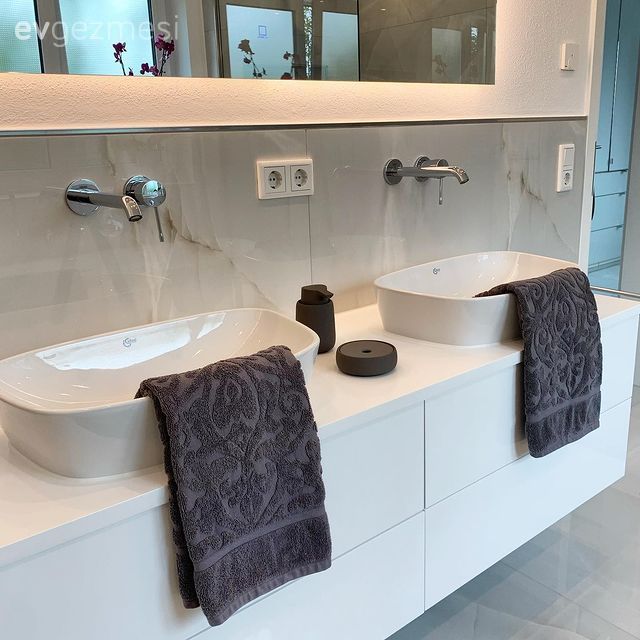 Bu Modern Evde Zıt Renkler Dekorun Çekici Tavrını Öne Çıkarmış!