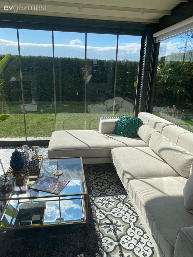 Ev Gezmesi: Tezgah Arasındaki Ayna Ortamın Işıltısını İkiye Katlamış!