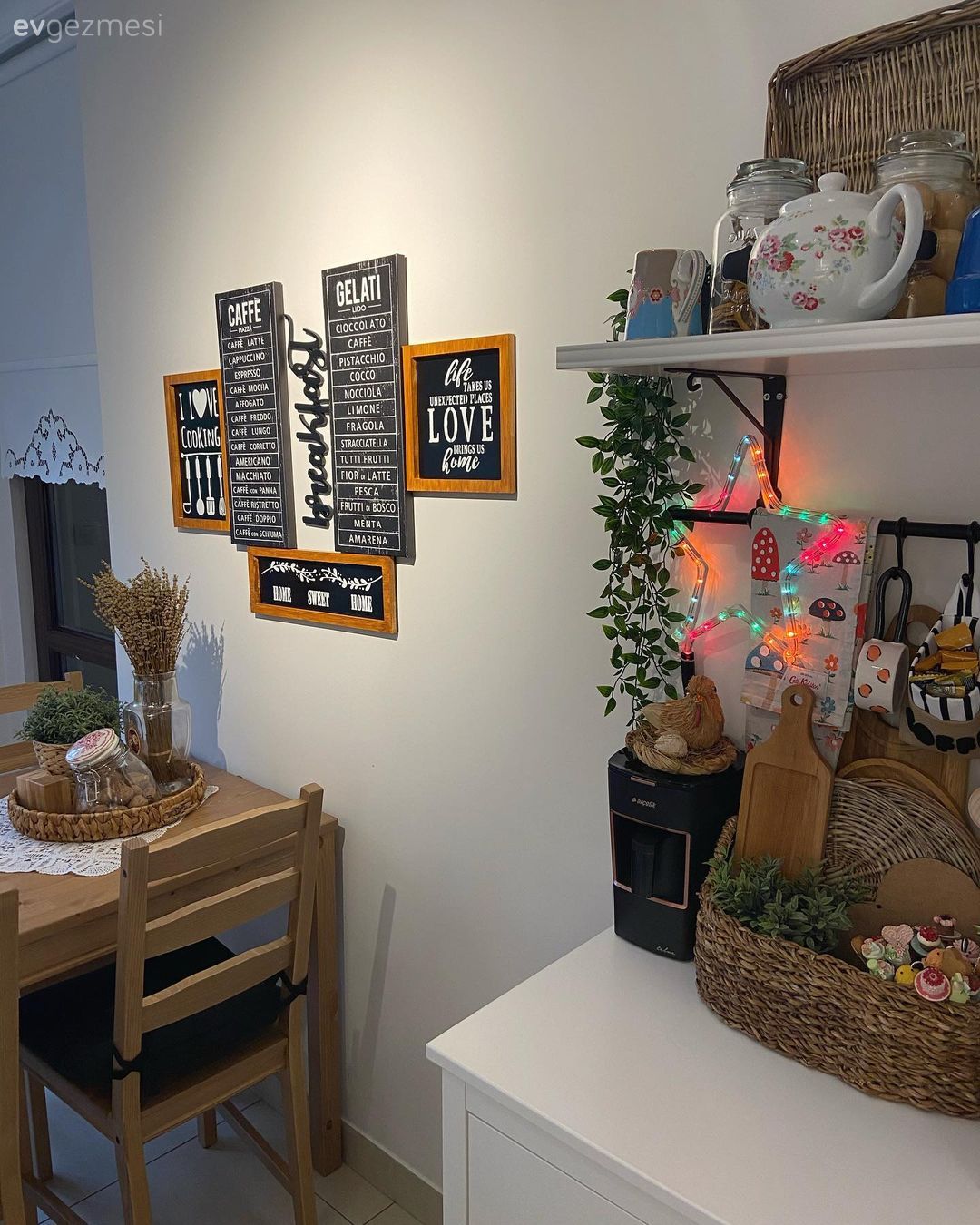 Kahve köşesi, Siyah, Beyaz, Ahşap Mobilya, Mutfak masası, Sandalye, Mutfak duvar dekorasyonu, Siyah- Beyaz, Beyaz mutfak, Mutfak