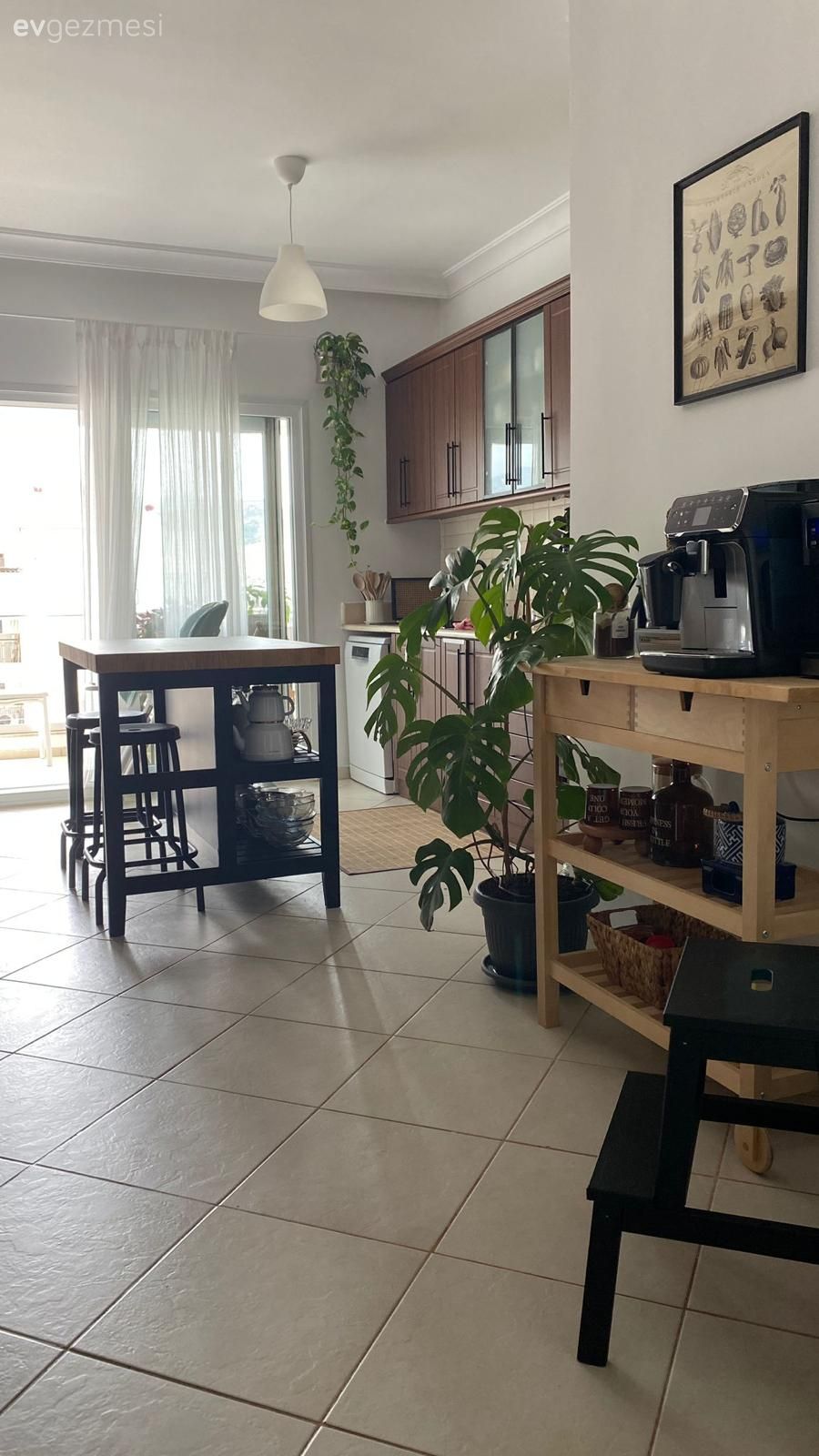 Mutfak, Ahşap mutfak, Kahverengi, Siyah, Mutfak tezgahı, Mutfak tezgah arası, Tezgah arası seramik, Ada mutfak, Tabure, Mutfak perdesi, Ev bitkisi, Mutfak Avize Modelleri, Mutfak halısı, Kahve köşesi, Mutfak duvar dekorasyonu