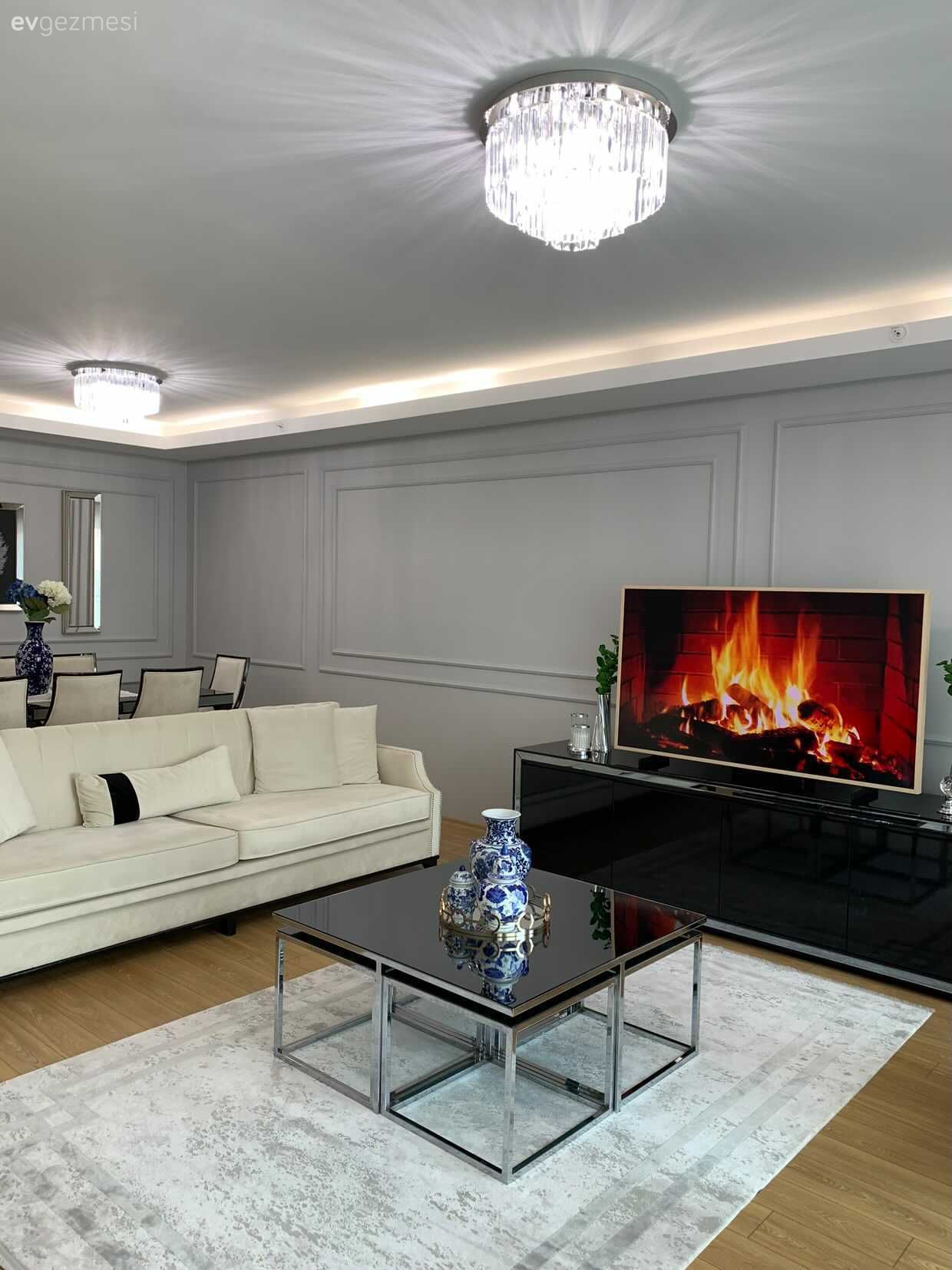 Salon, Modern, Beyaz, Siyah, Gri, Gri duvar, Duvar çıtalama, Koltuk takımı, Sandalye, Yemek masası, Avize, Aydınlatma, Tv ünitesi, Tv ünitesi aksesuarları, Ev Aksesuar, Halı, Salon halısı