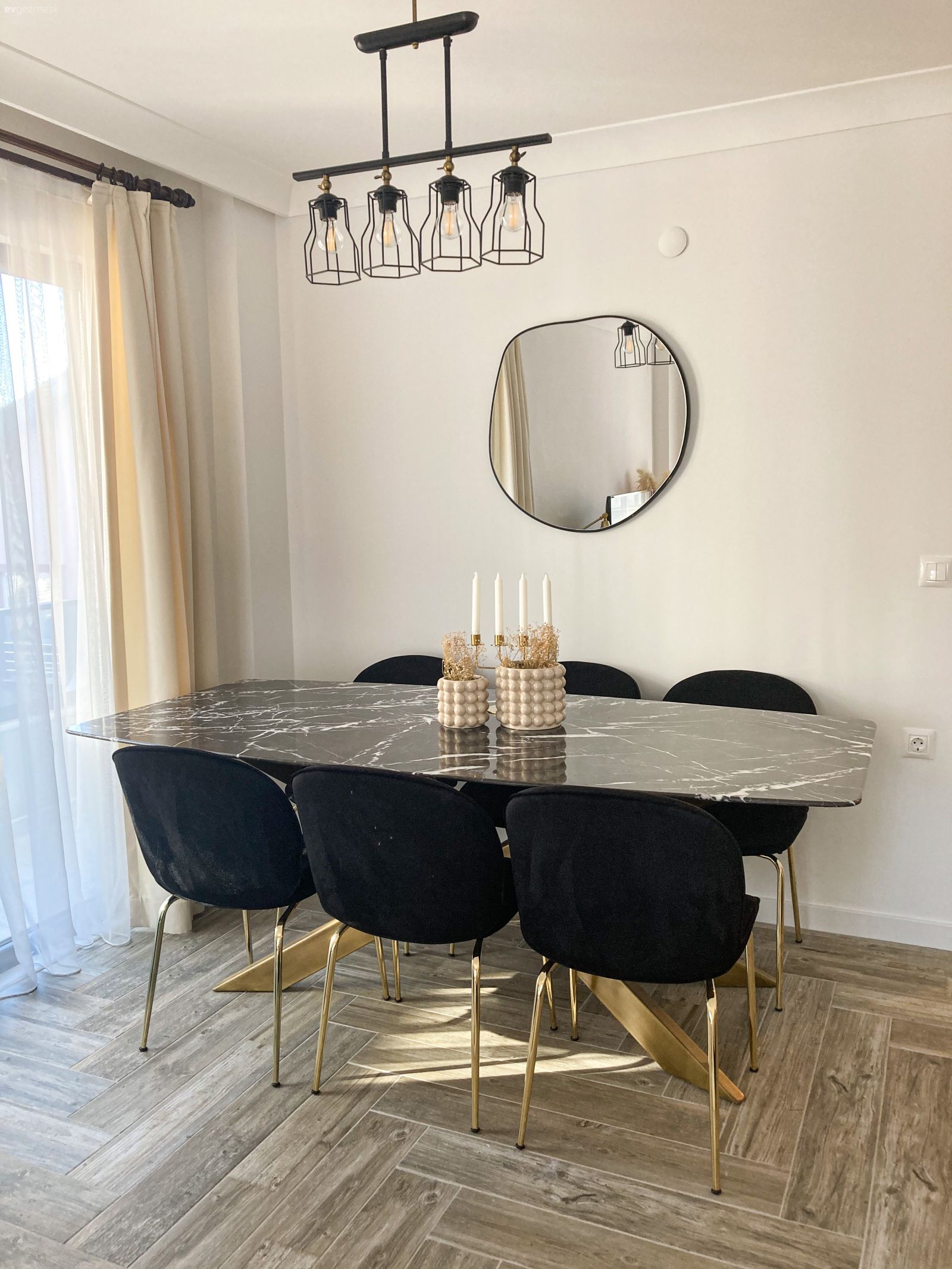 Yemek Odası, Beyaz, Krem, Siyah, Altın, Fon perde, Perde, Tül perde, Sandalye, Yemek masası, Yuvarlak ayna, Dekoratif ayna, Yemek odası avizesi