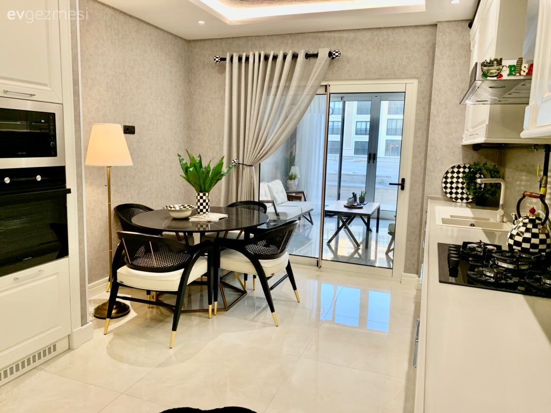 Mutfak İçin En Kullanışlı Perde Seçimi ve Farklı Perde Modelleri