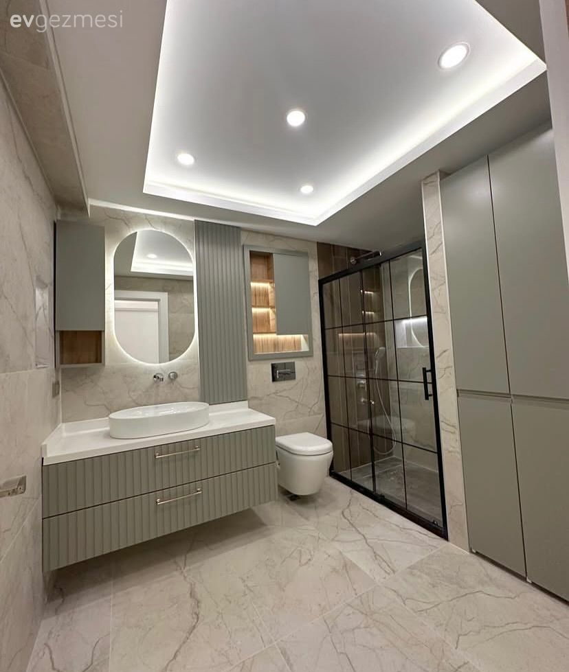 Modern Banyoda Farklı Amaçlara Hizmet Eden Dolaplar Var