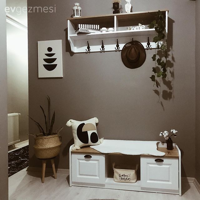 Gri duvar, Antrasit duvar, Duvar rafı, Duvar dekorasyonu, Saksı, Çerçeve, Bank