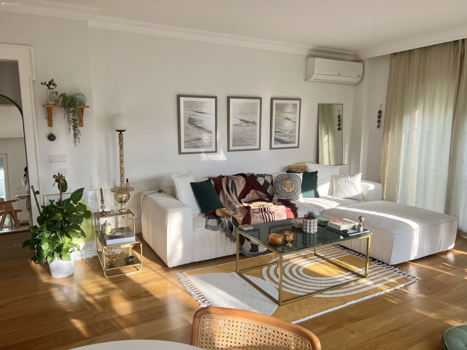 Büyük Pencerelerin Ardına Saklanmış Ağaçları Selamlayan Moda Evi!