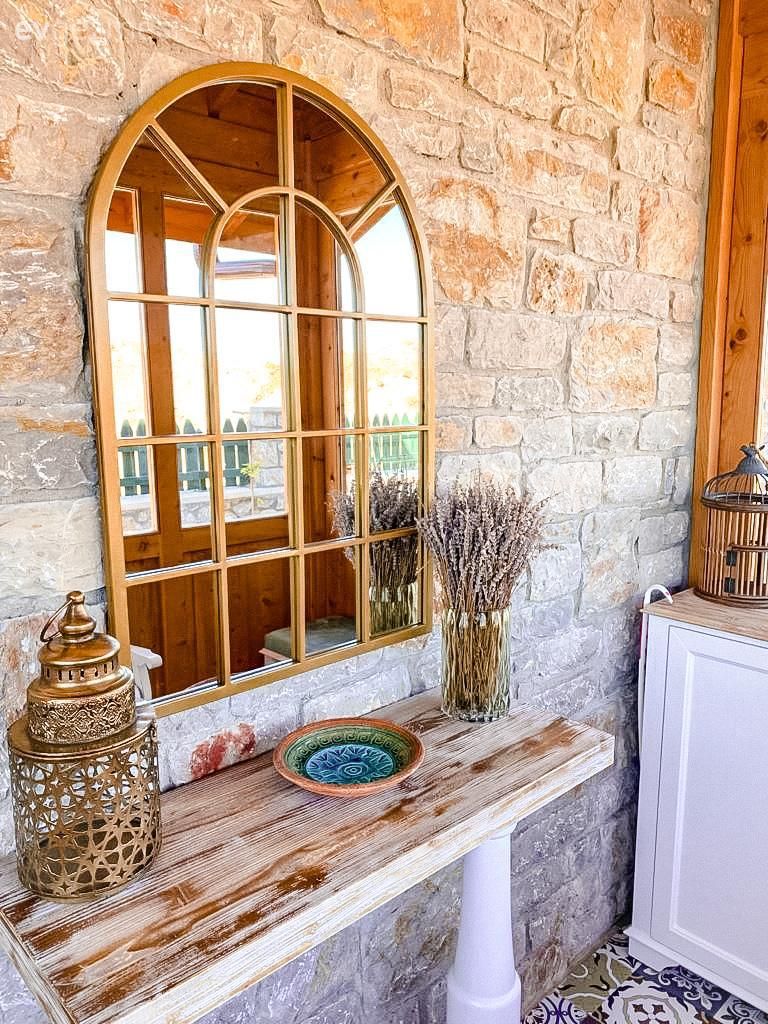 Taş duvar, Duvar dekorasyonu, Pencere duvar dekoru, Ayna, Dresuar, Dekoratif Objeler, Antre