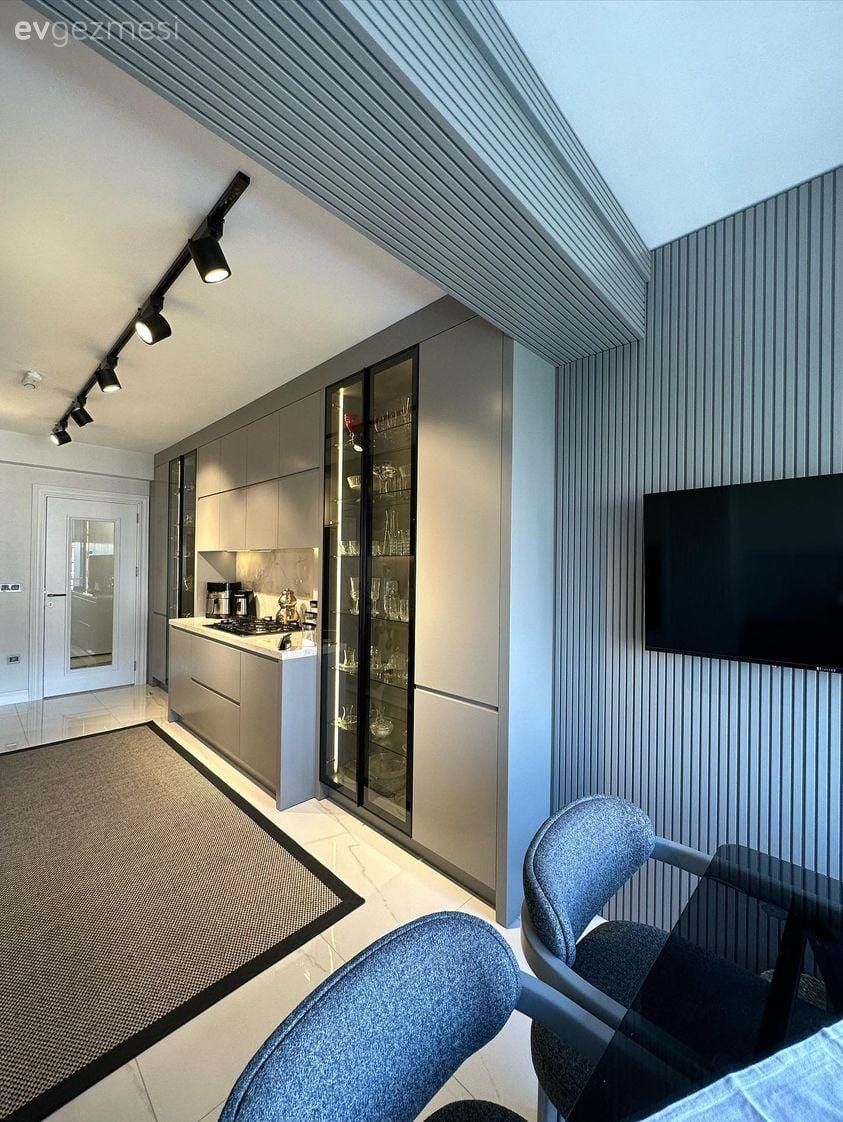 Balkonu İçeri Alınan Bu Mutfakta Tezgah Arasında Dahi Gizli Dolaplar Var!